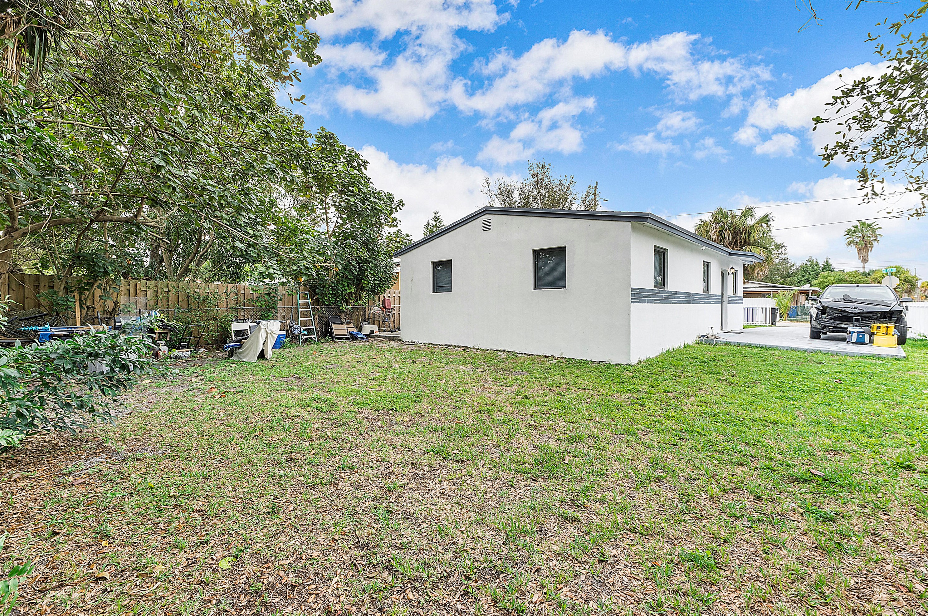 15100 14 Ct, Miami FL  33162-5902 exterior