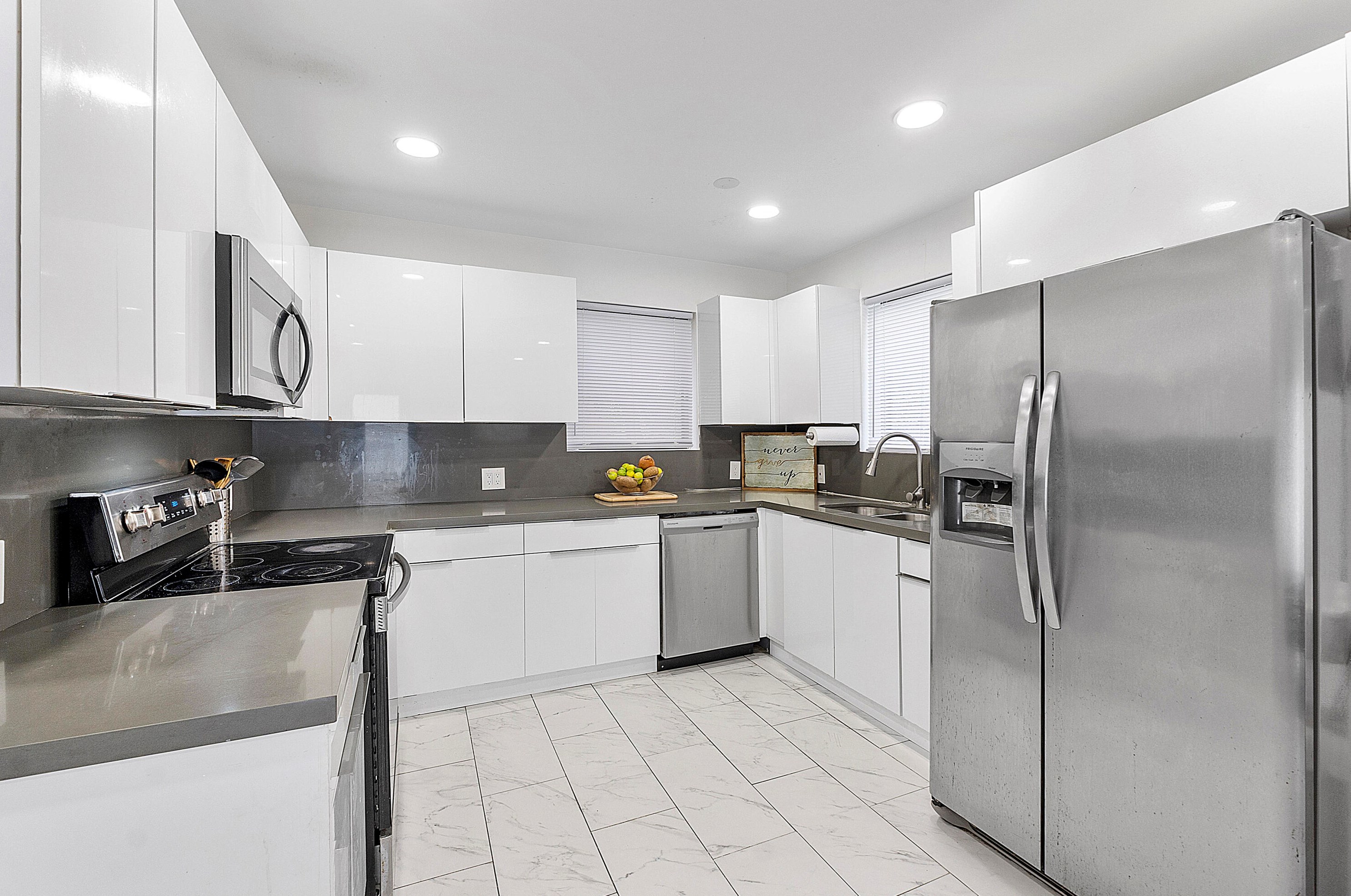 15100 14 Ct, Miami FL  33162-5902 exterior