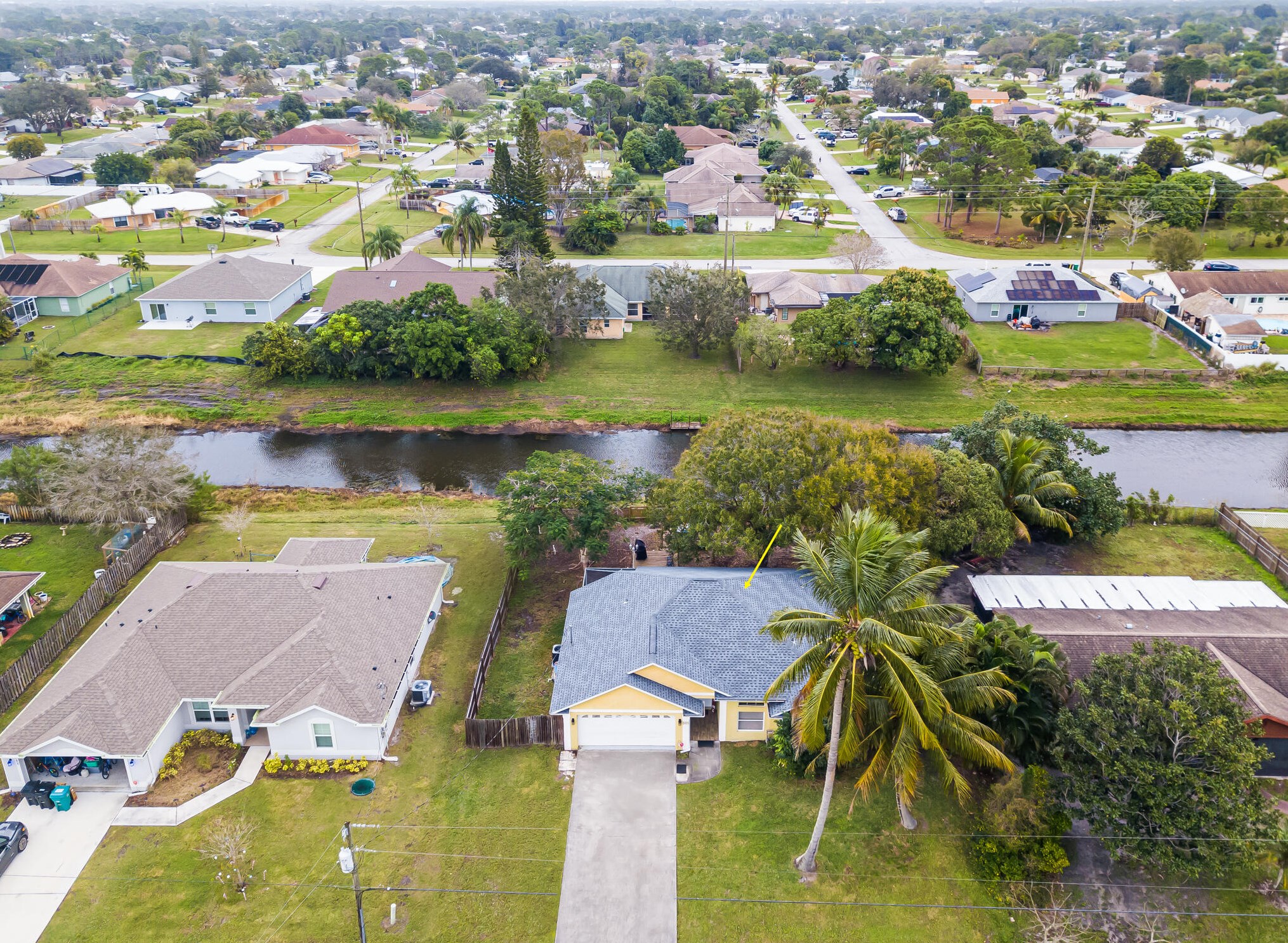 365 Whitmore Dr, Fort Pierce FL  34984-4531 exterior