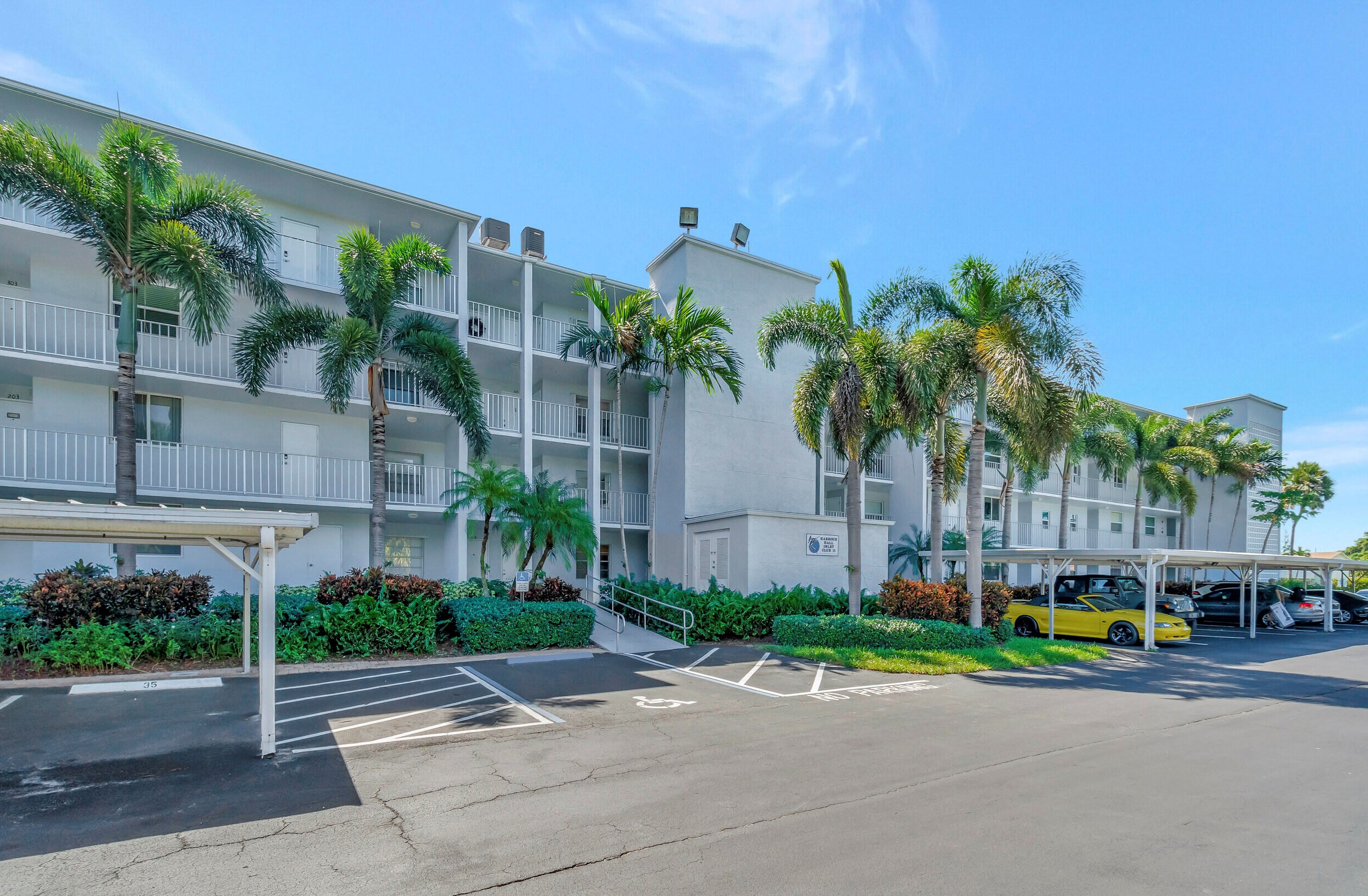 689 6th Ct, Boynton Beach FL 33435-3936 exterior