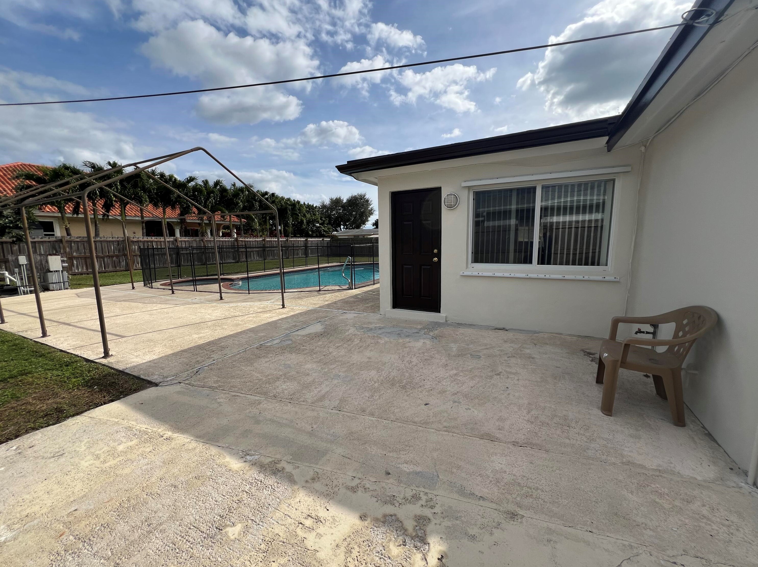 432 Gulfstream Rd, Lake Worth FL 33461-1511 exterior