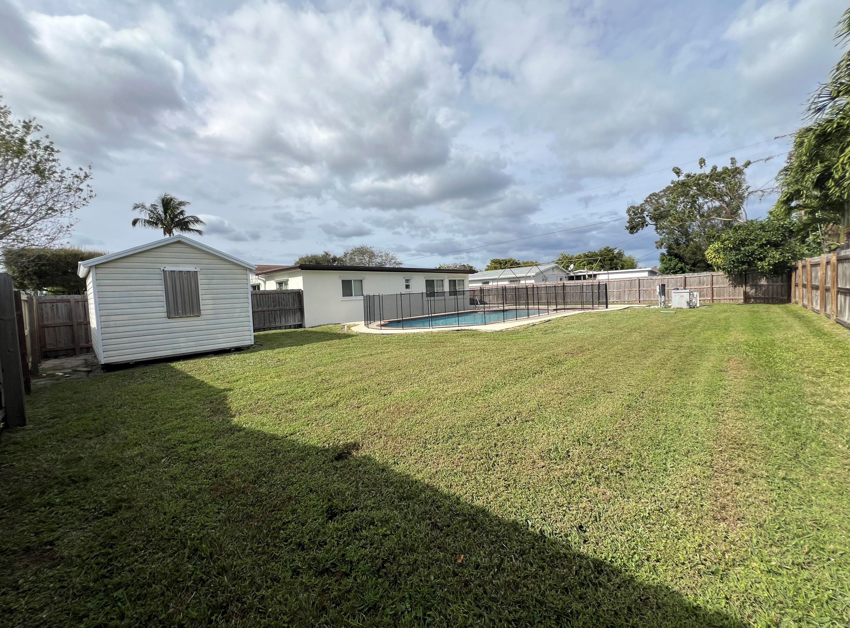 432 Gulfstream Rd, Lake Worth FL 33461-1511 exterior