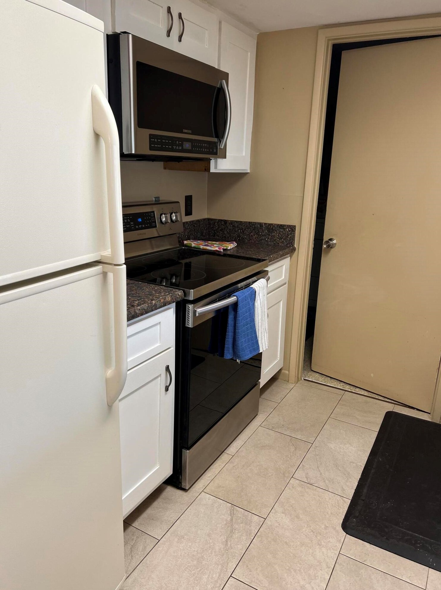 432 Gulfstream Rd, Lake Worth FL 33461-1511 exterior