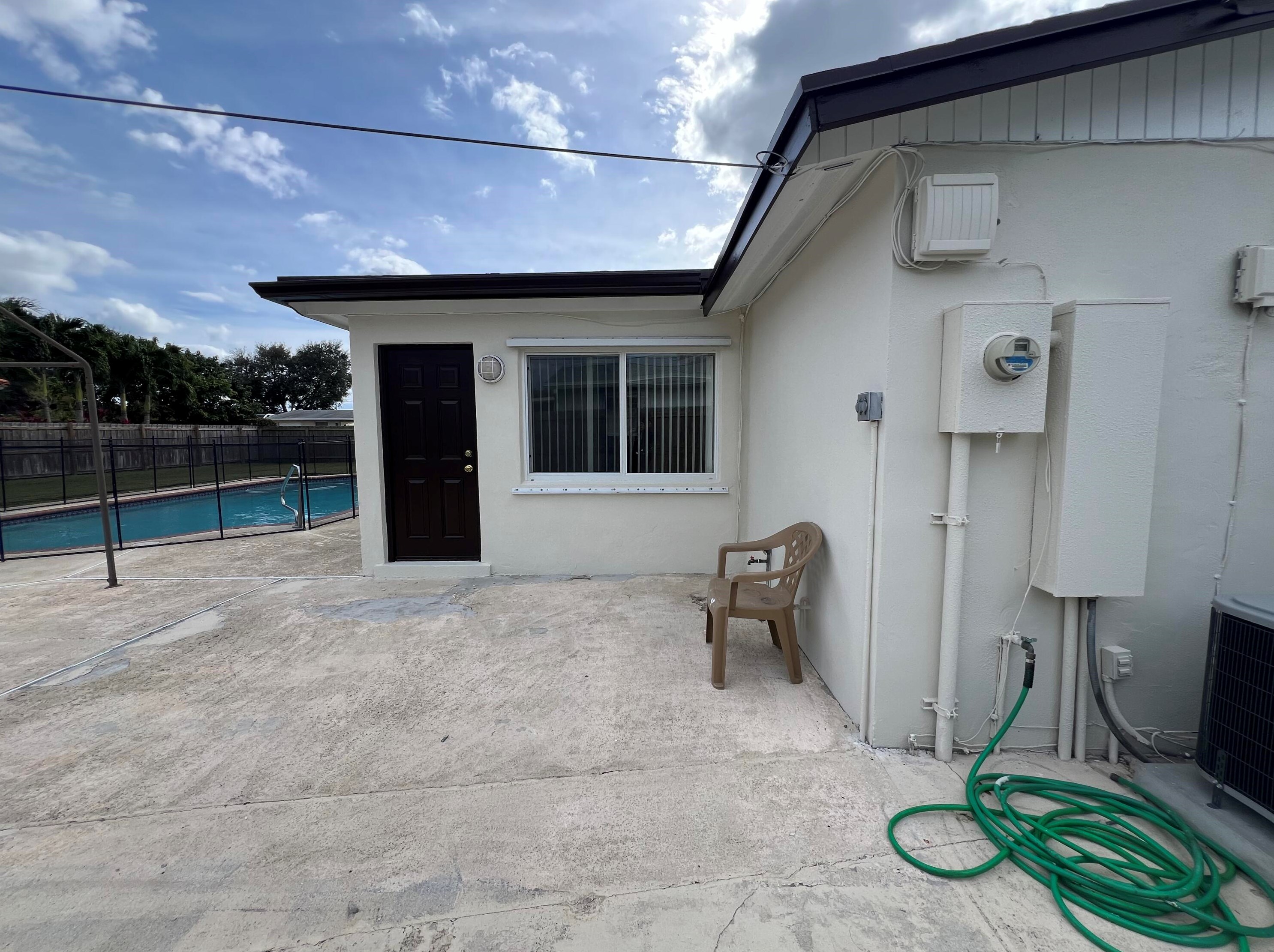 432 Gulfstream Rd, Lake Worth FL 33461-1511 exterior