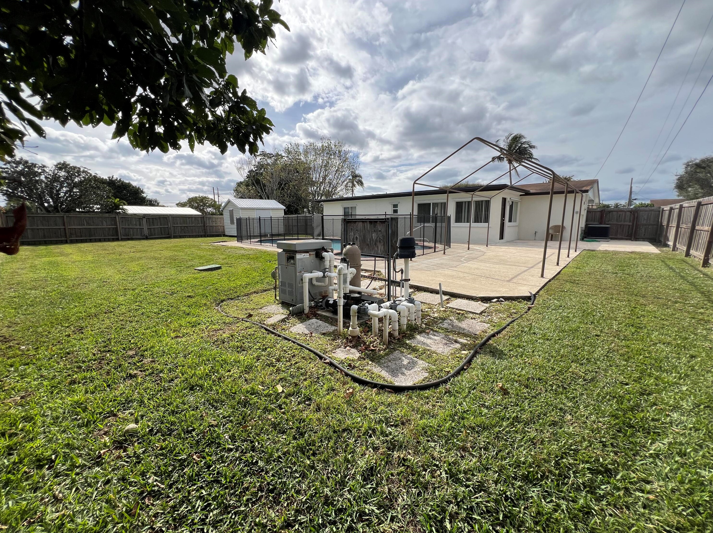 432 Gulfstream Rd, Lake Worth FL 33461-1511 exterior