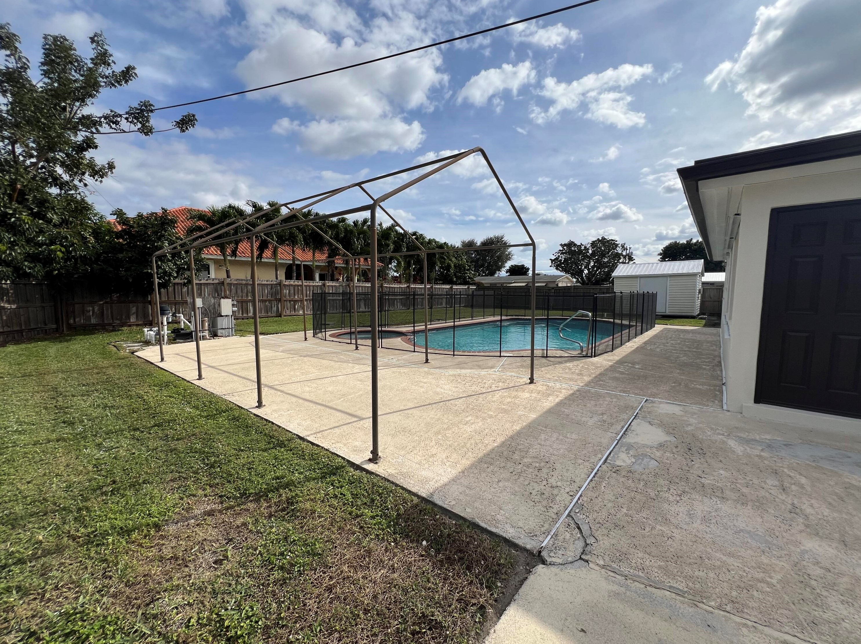 432 Gulfstream Rd, Lake Worth FL 33461-1511 exterior