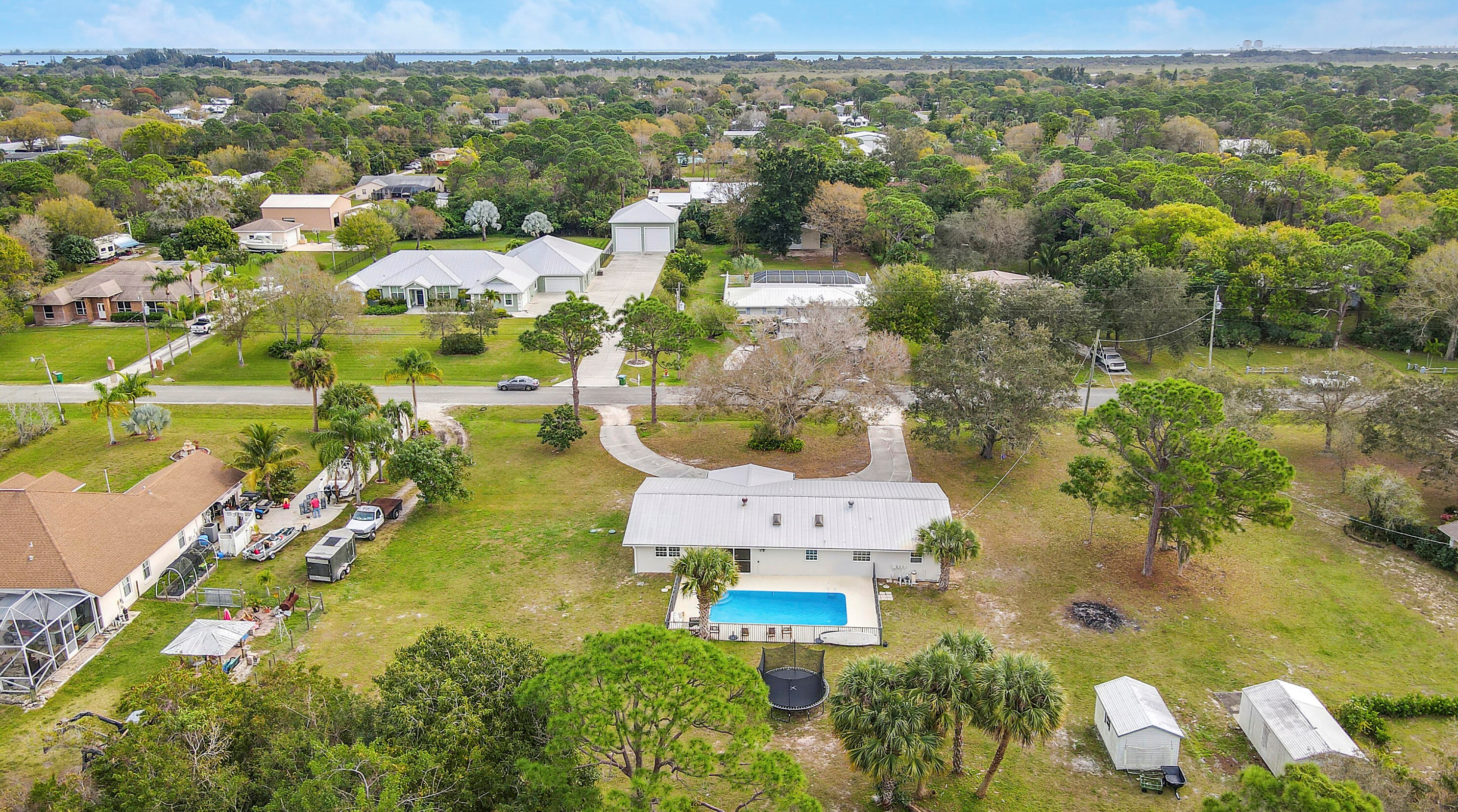 4909 Palmetto Dr, Fort Pierce FL  34982-7168 exterior
