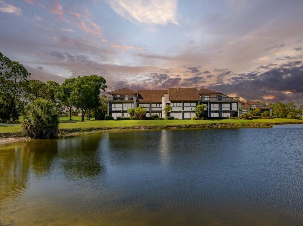 3200 Twin Lakes Ter, Fort Pierce FL 34951-2981 exterior