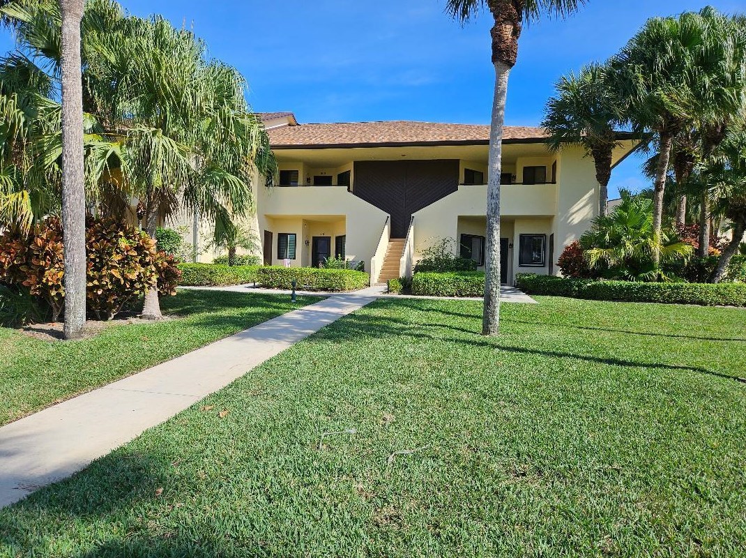 6901 Constitution Blvd, Hobe Sound FL  33455-7358 exterior