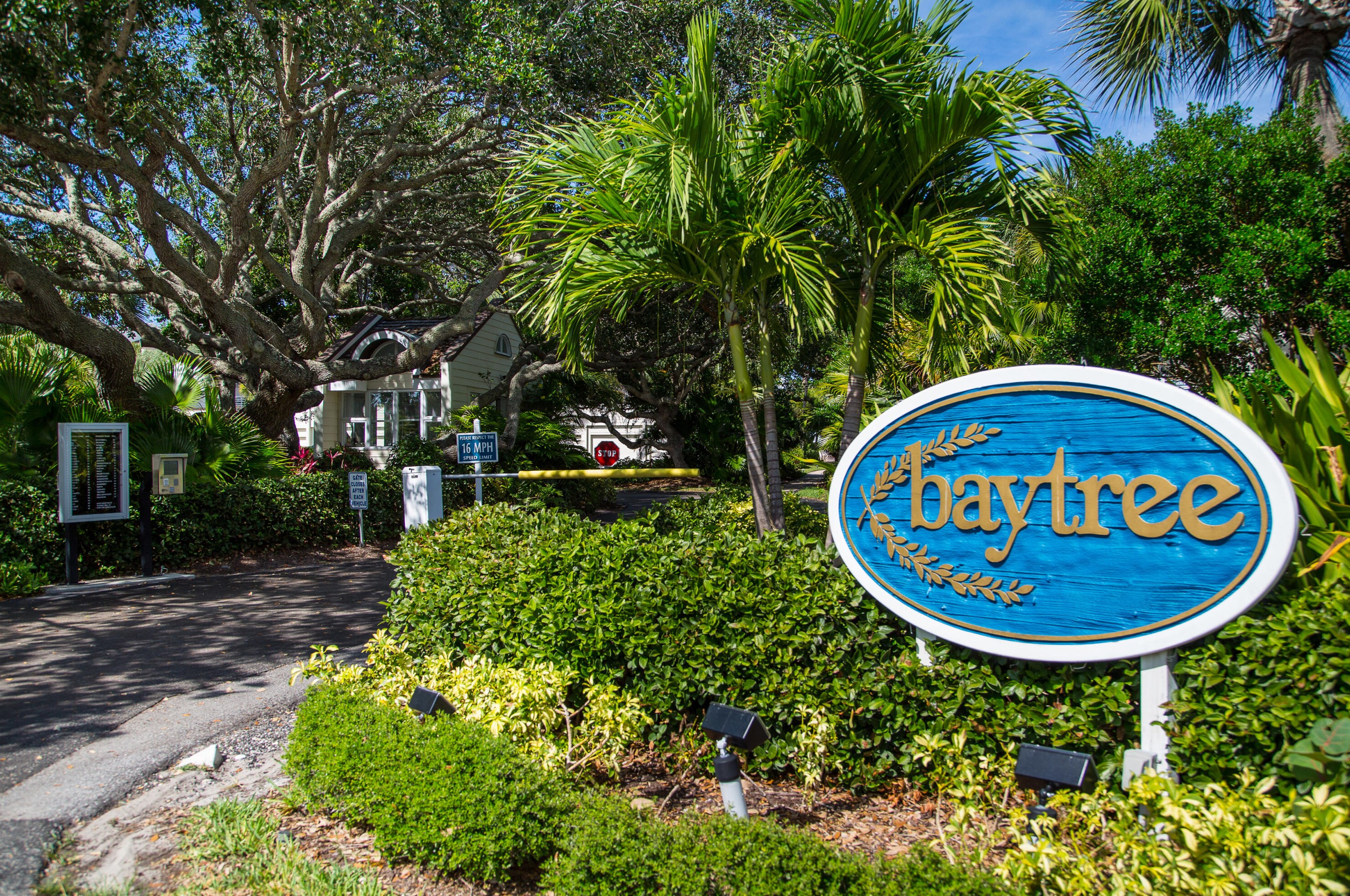 8427 Sabal Palm Ct, Vero Beach FL  32963-4296 exterior