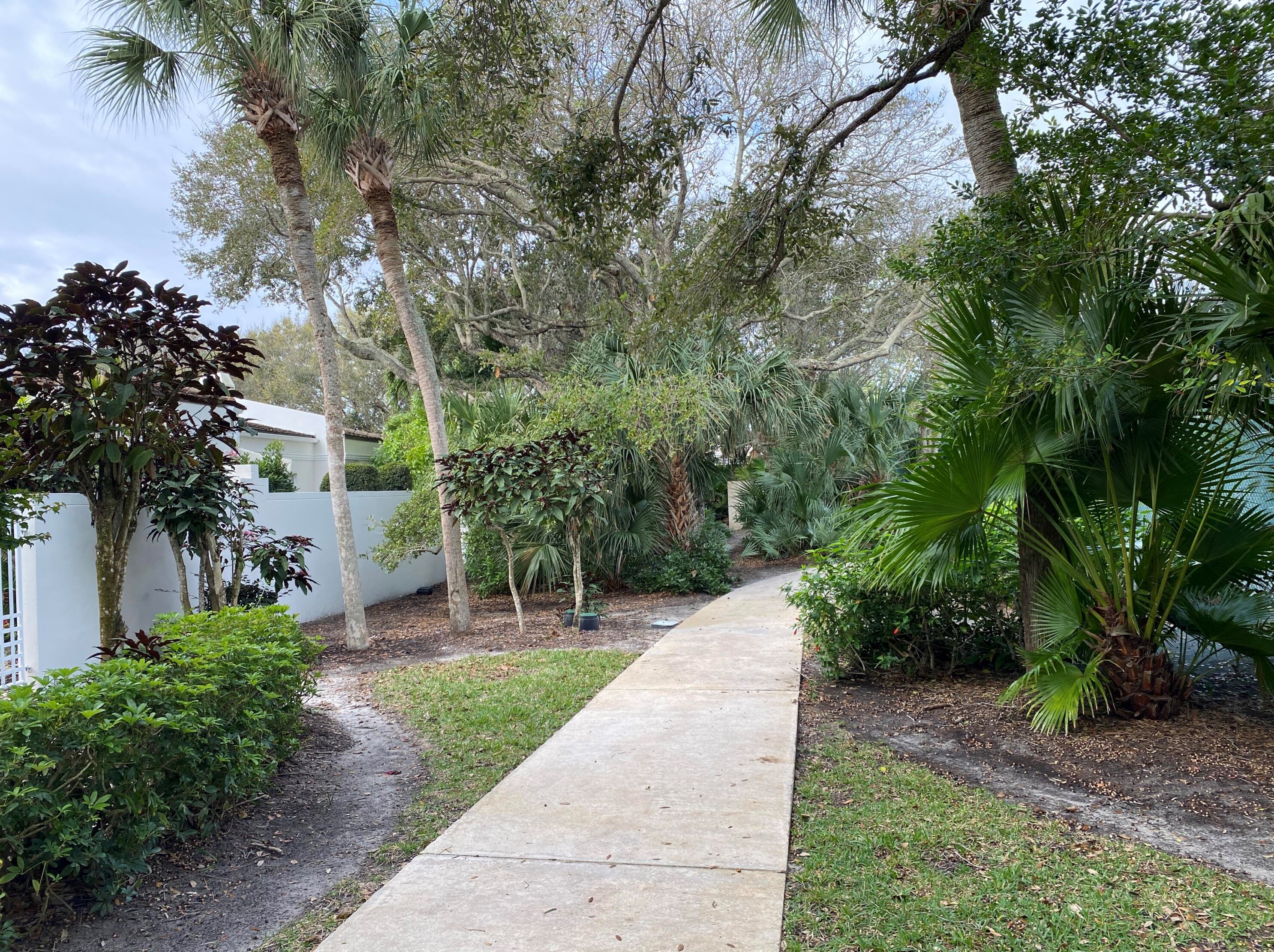 8427 Sabal Palm Ct, Vero Beach FL  32963-4296 exterior