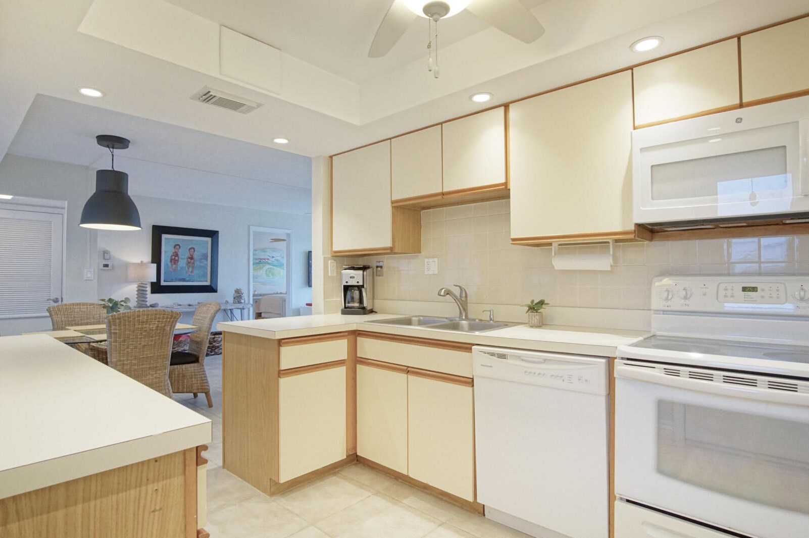 2400 Ocean Dr, Fort Pierce FL  81111-8018 exterior