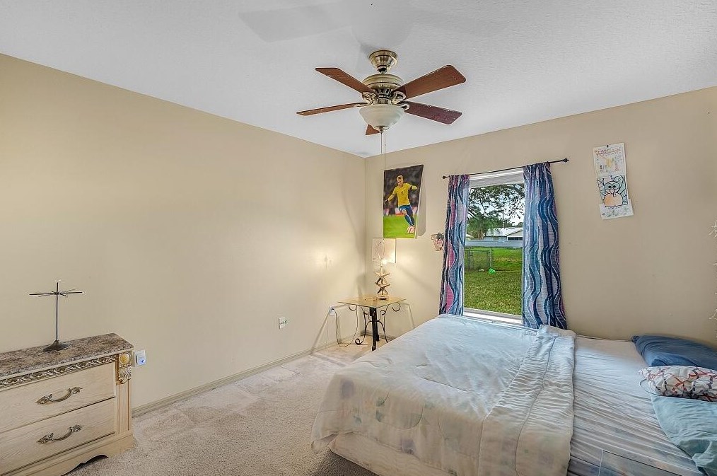 322 Carter Ave, Fort Pierce FL  34983-3006 exterior