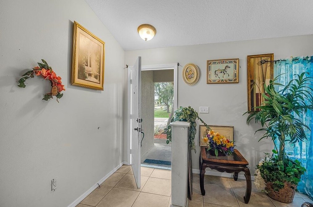 322 Carter Ave, Fort Pierce FL  34983-3006 exterior