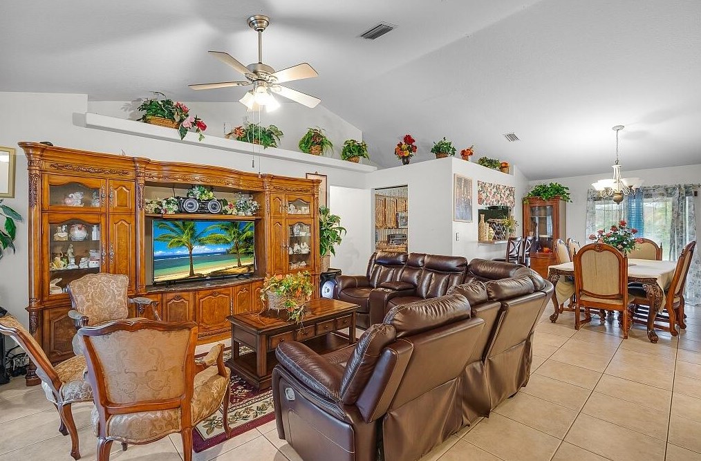 322 Carter Ave, Fort Pierce FL  34983-3006 exterior