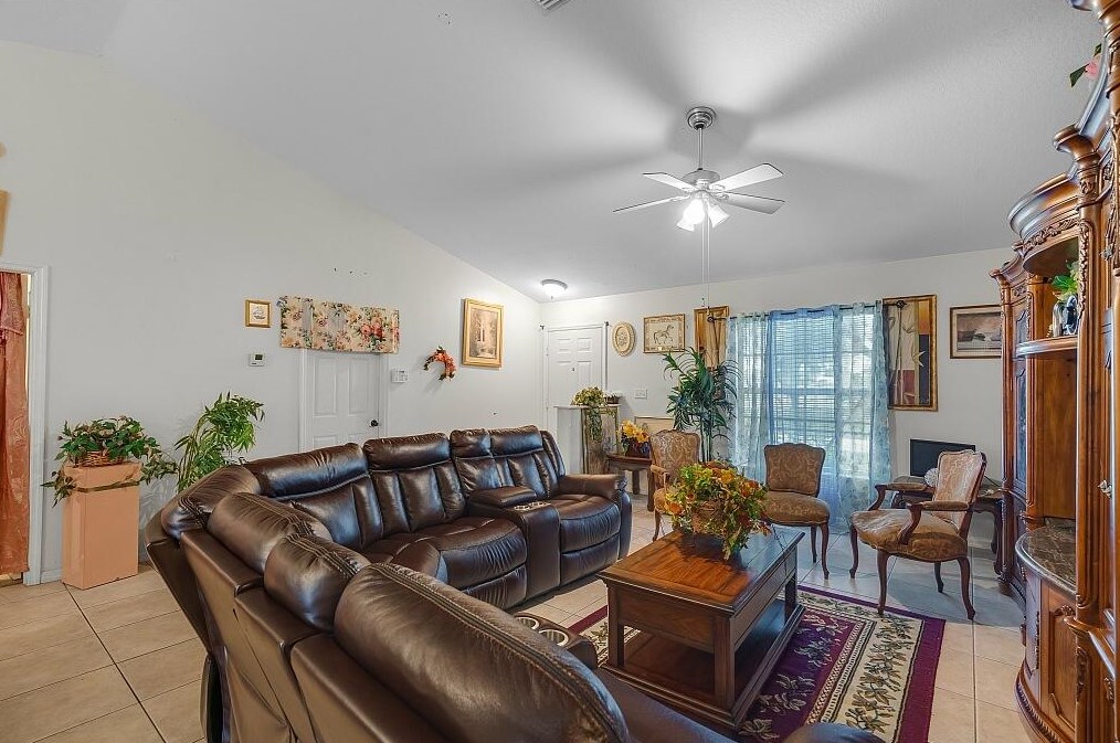 322 Carter Ave, Fort Pierce FL  34983-3006 exterior