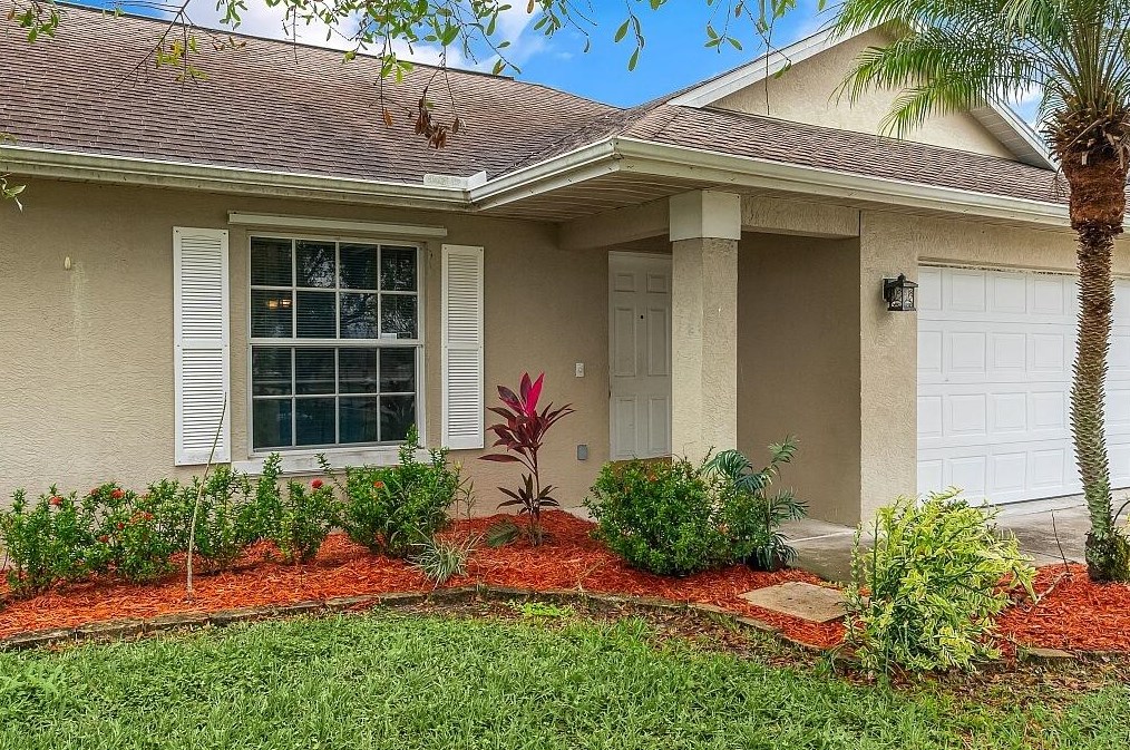 322 Carter Ave, Fort Pierce FL  34983-3006 exterior