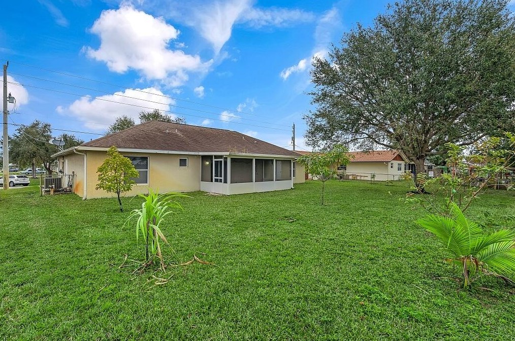 322 Carter Ave, Fort Pierce FL  34983-3006 exterior