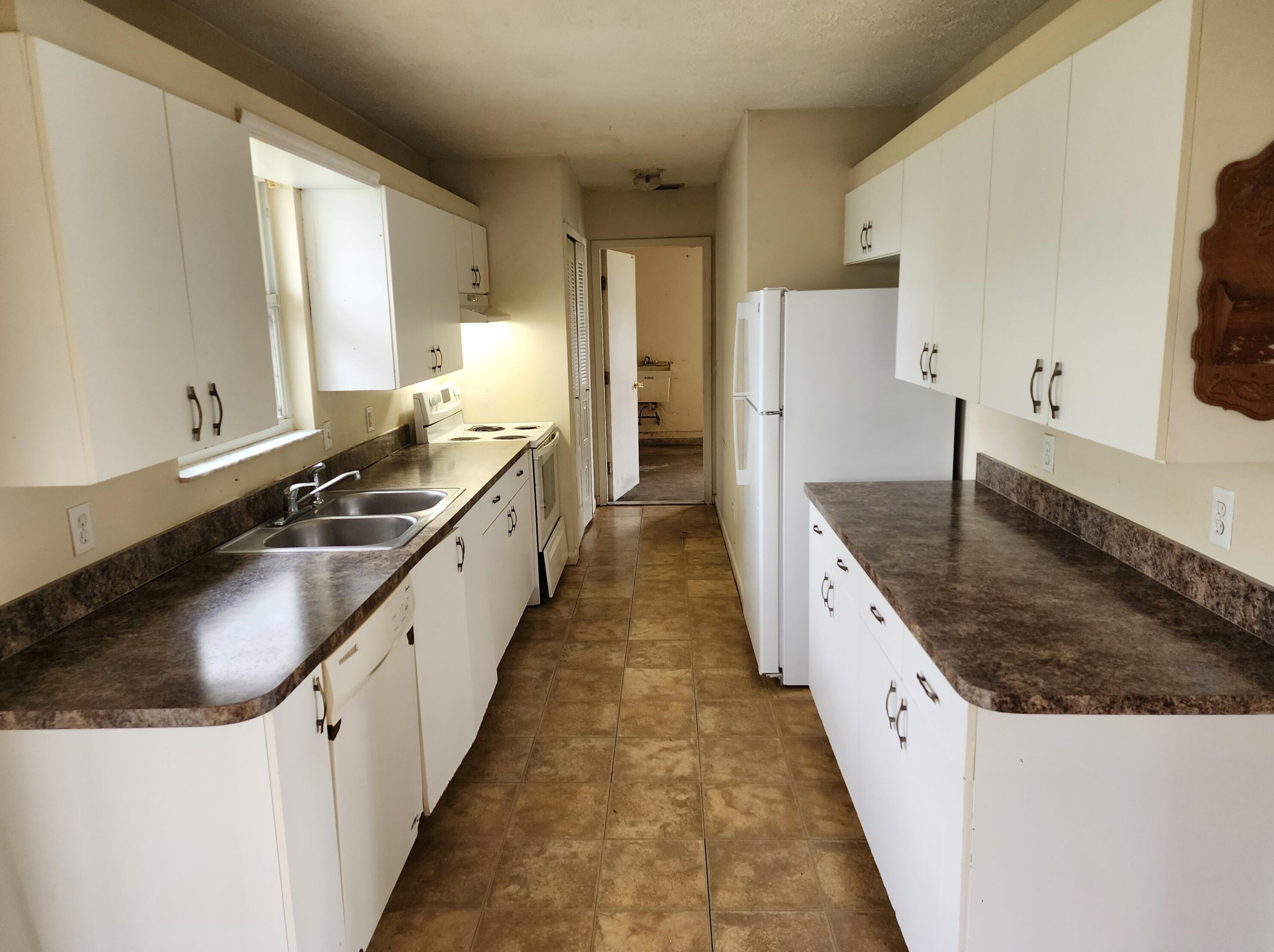 1045 Coleman Ave, Fort Pierce FL  34953-1856 exterior