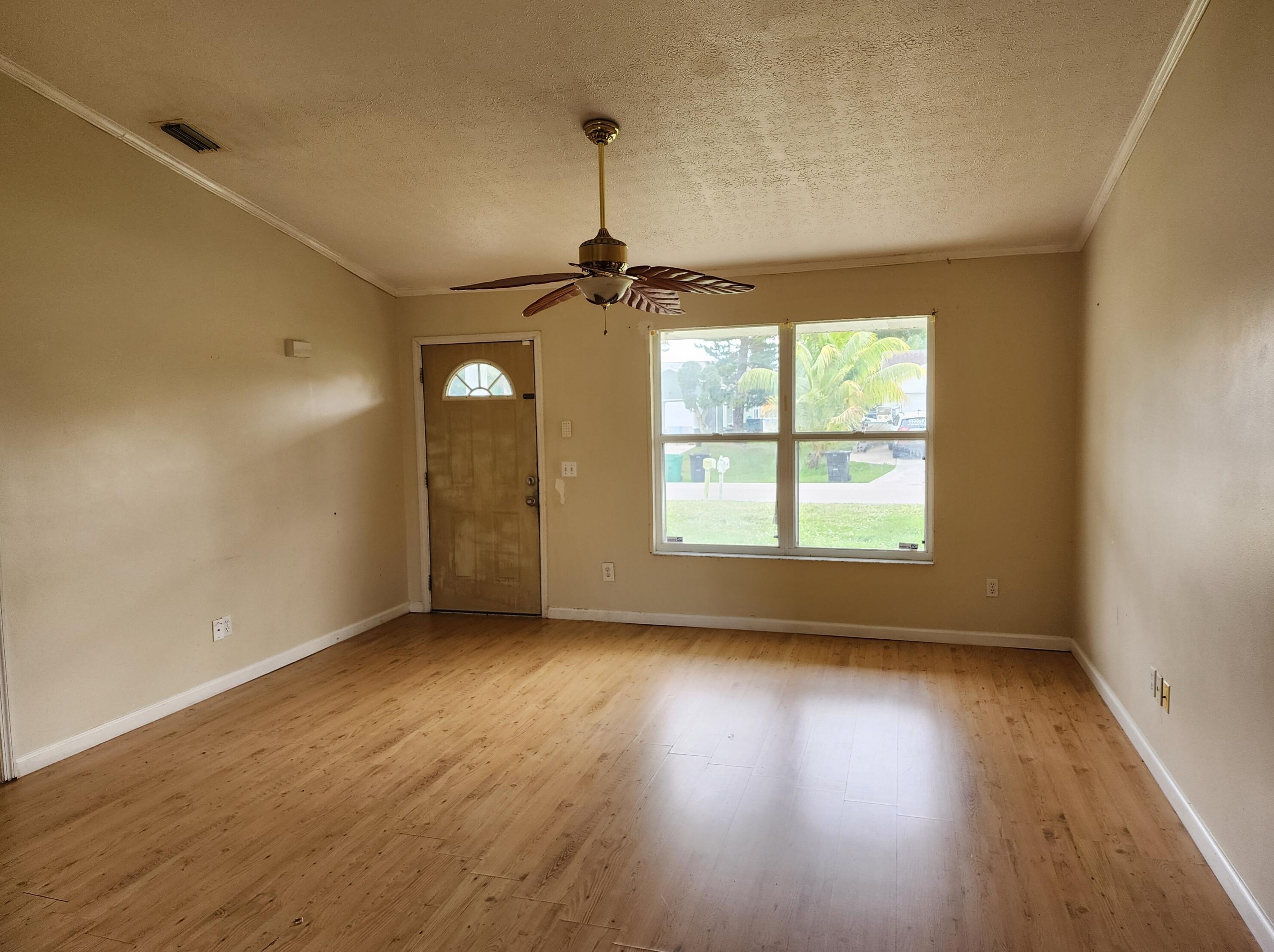 1045 Coleman Ave, Fort Pierce FL  34953-1856 exterior