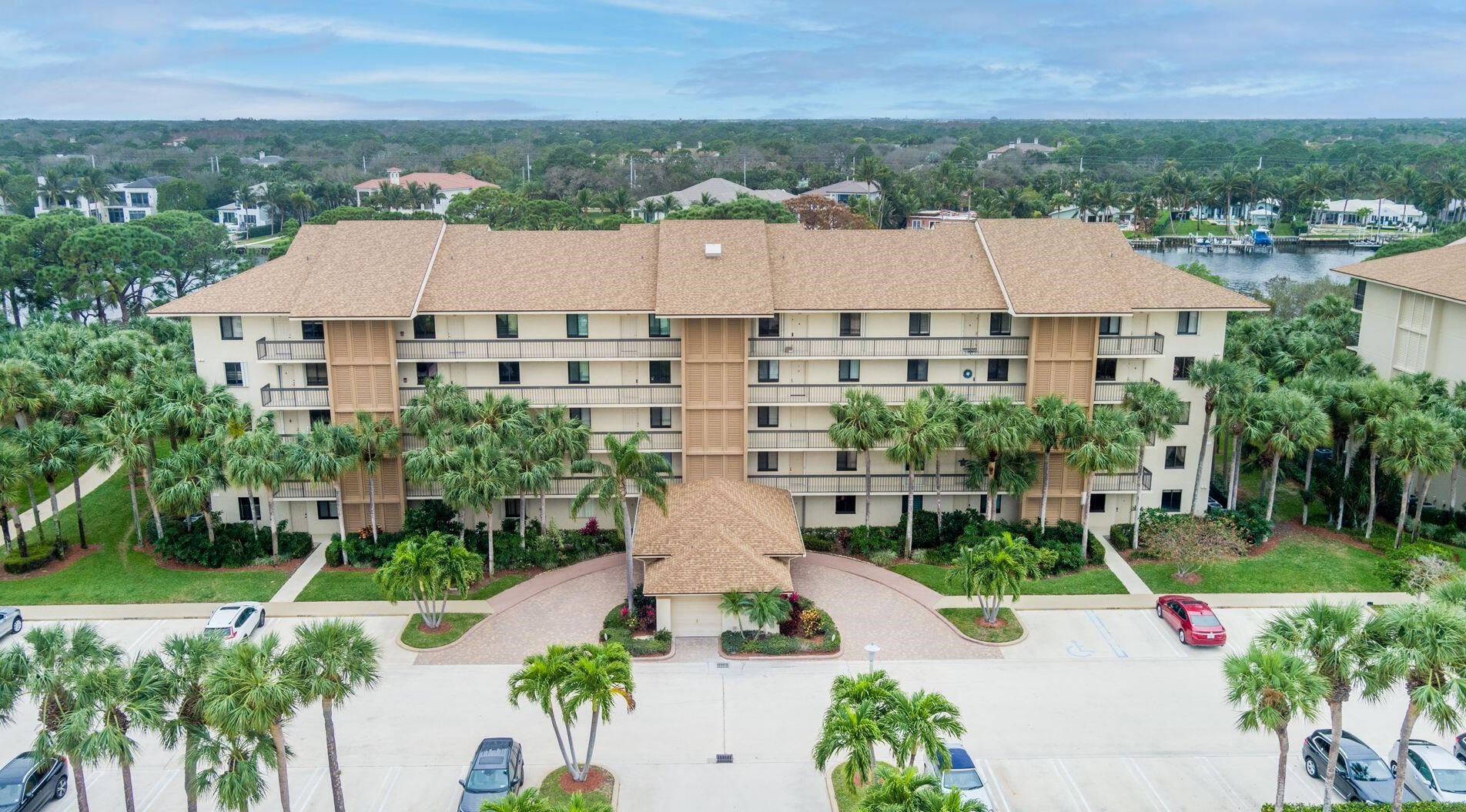 2101 Marina Isle Way, Jupiter FL 33477-9435 exterior