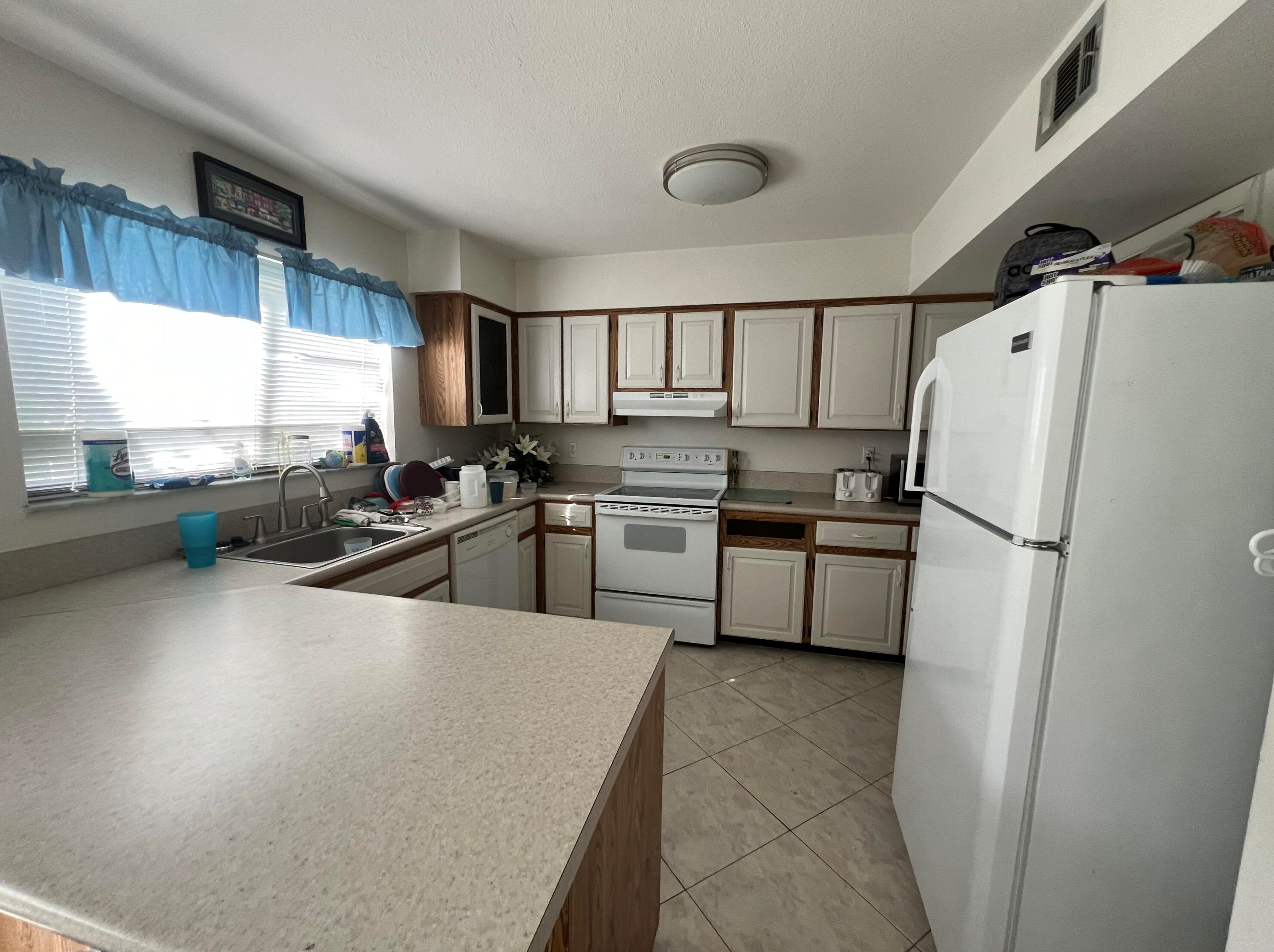 1542 Dewberry Ct, Fort Pierce FL  34952-4288 exterior