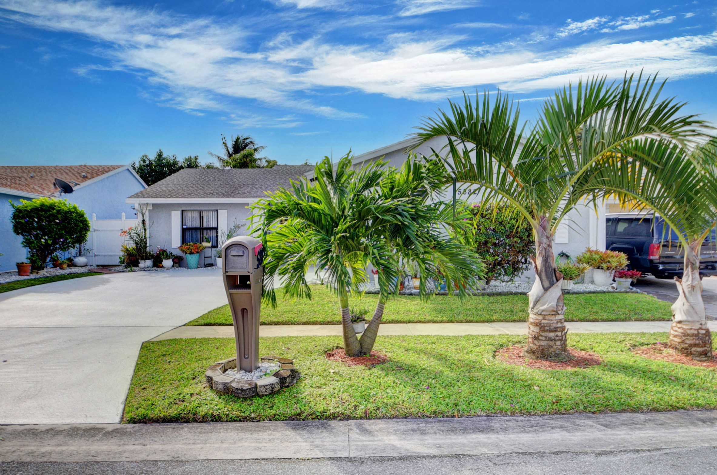 5882 Lincoln Cir, Lake Worth FL  33463-6763 exterior