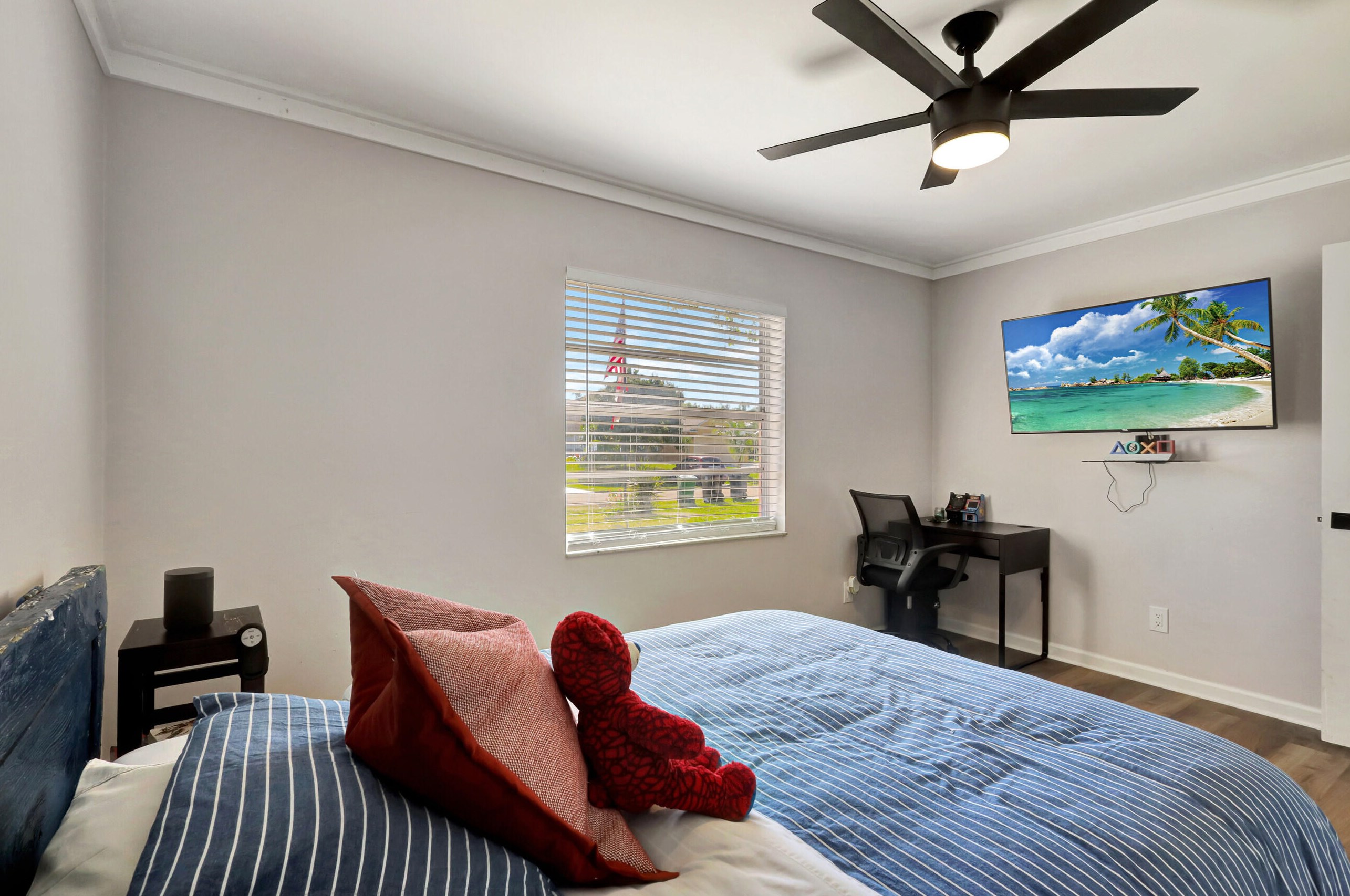 555 Butler Ave, Fort Pierce FL  34983-8738 exterior