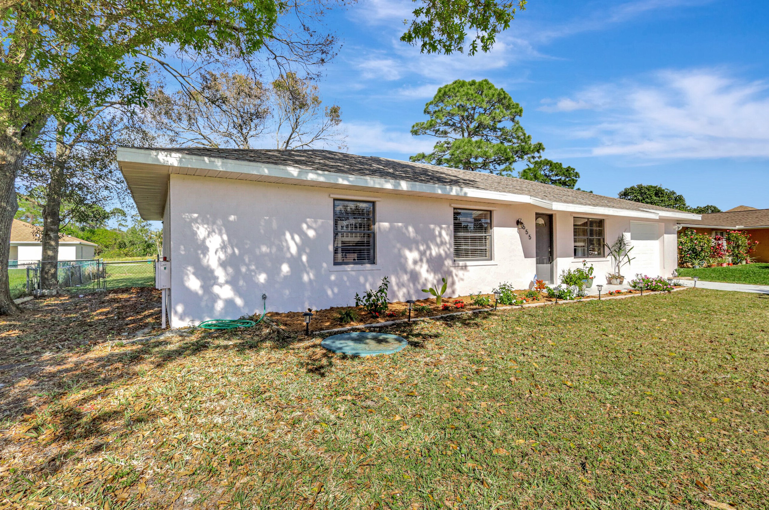 555 Butler Ave, Fort Pierce FL  34983-8738 exterior