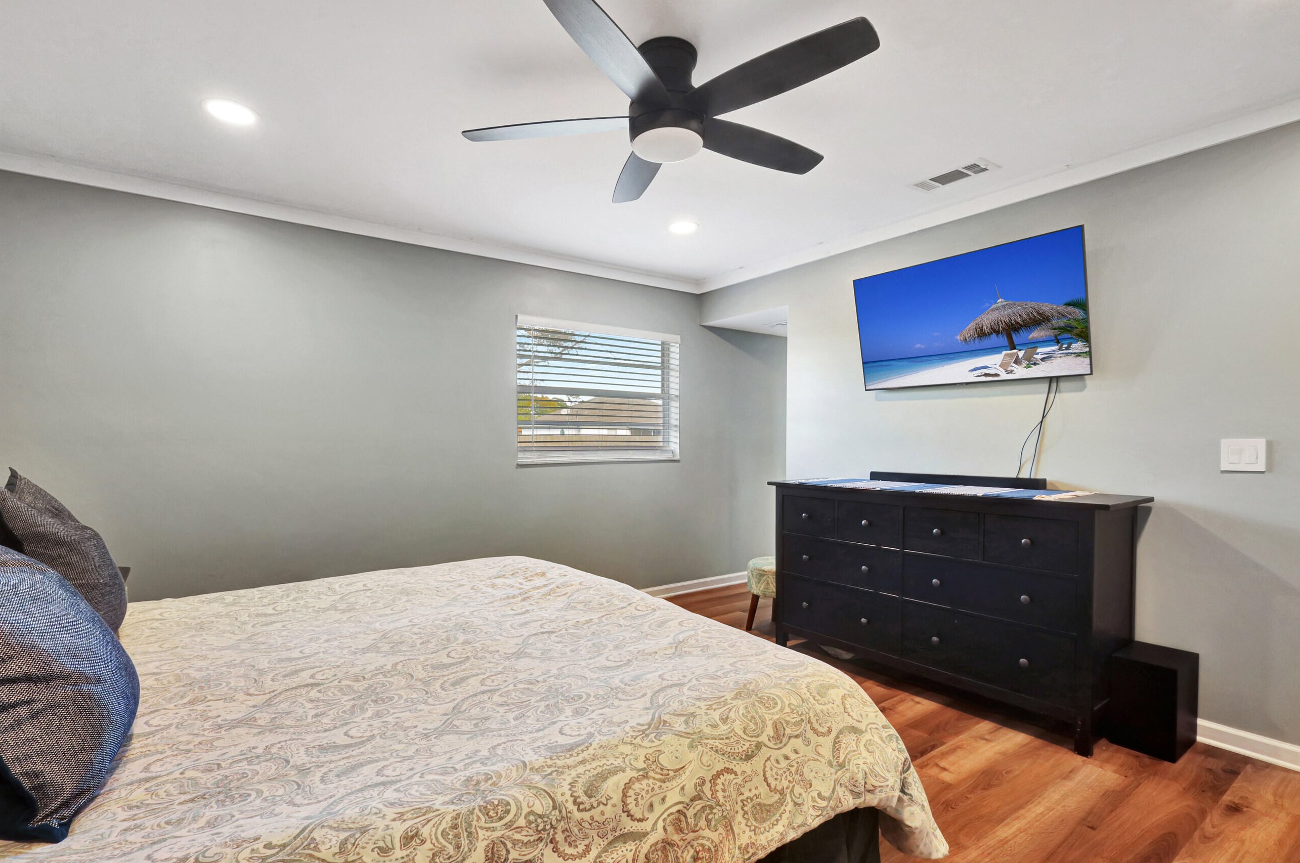 555 Butler Ave, Fort Pierce FL  34983-8738 exterior
