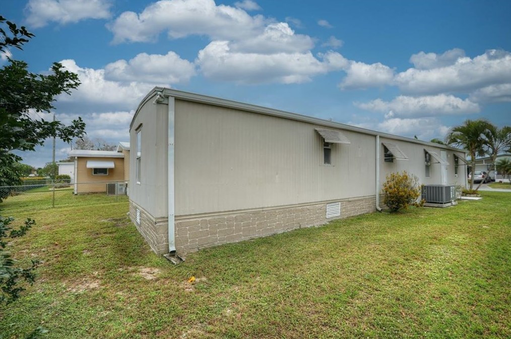 467 Egret Cir, Sebastian FL  32976-7483 exterior