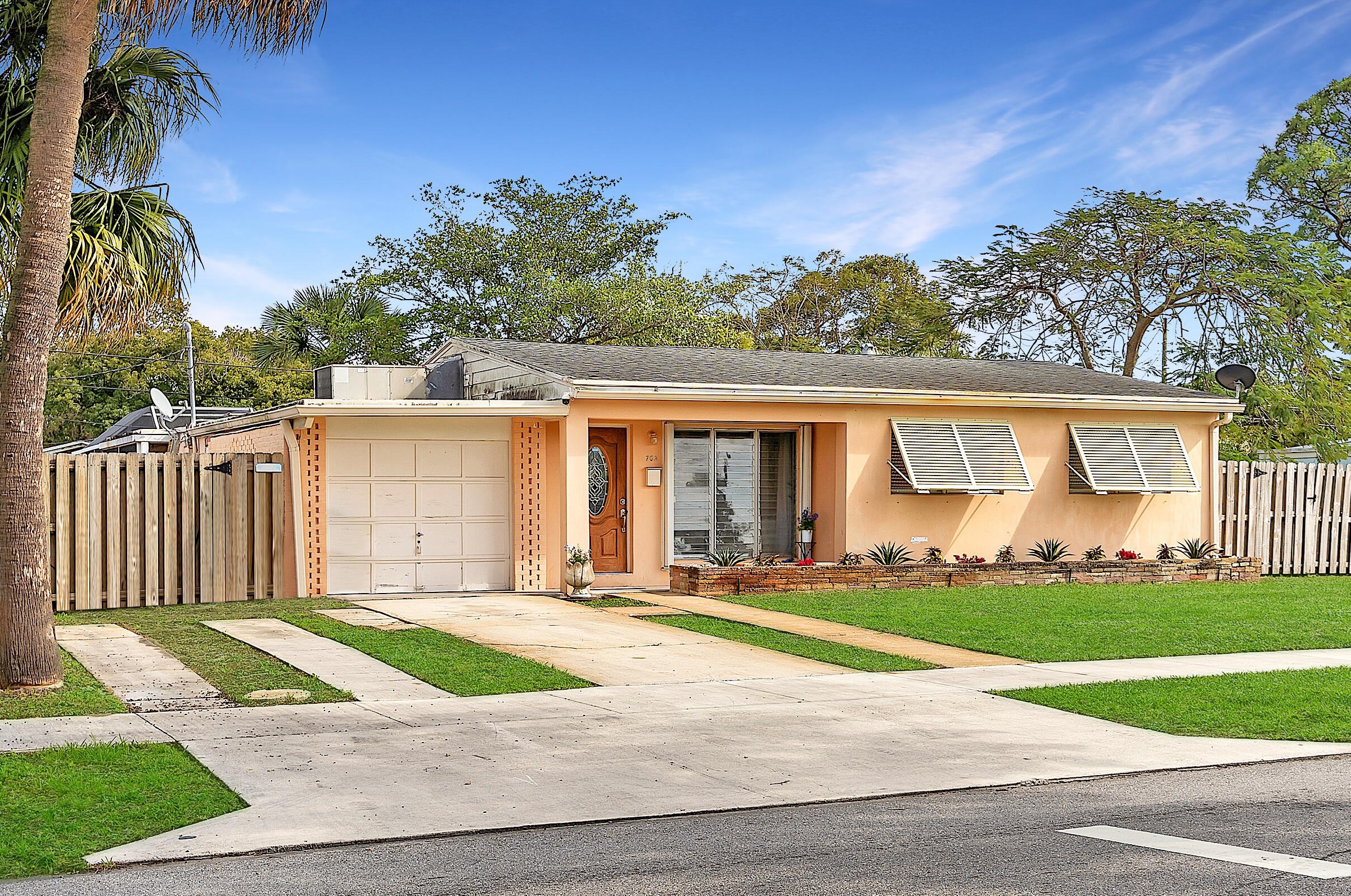 702 Snowden Dr, Lake Worth FL  33461-5734 exterior