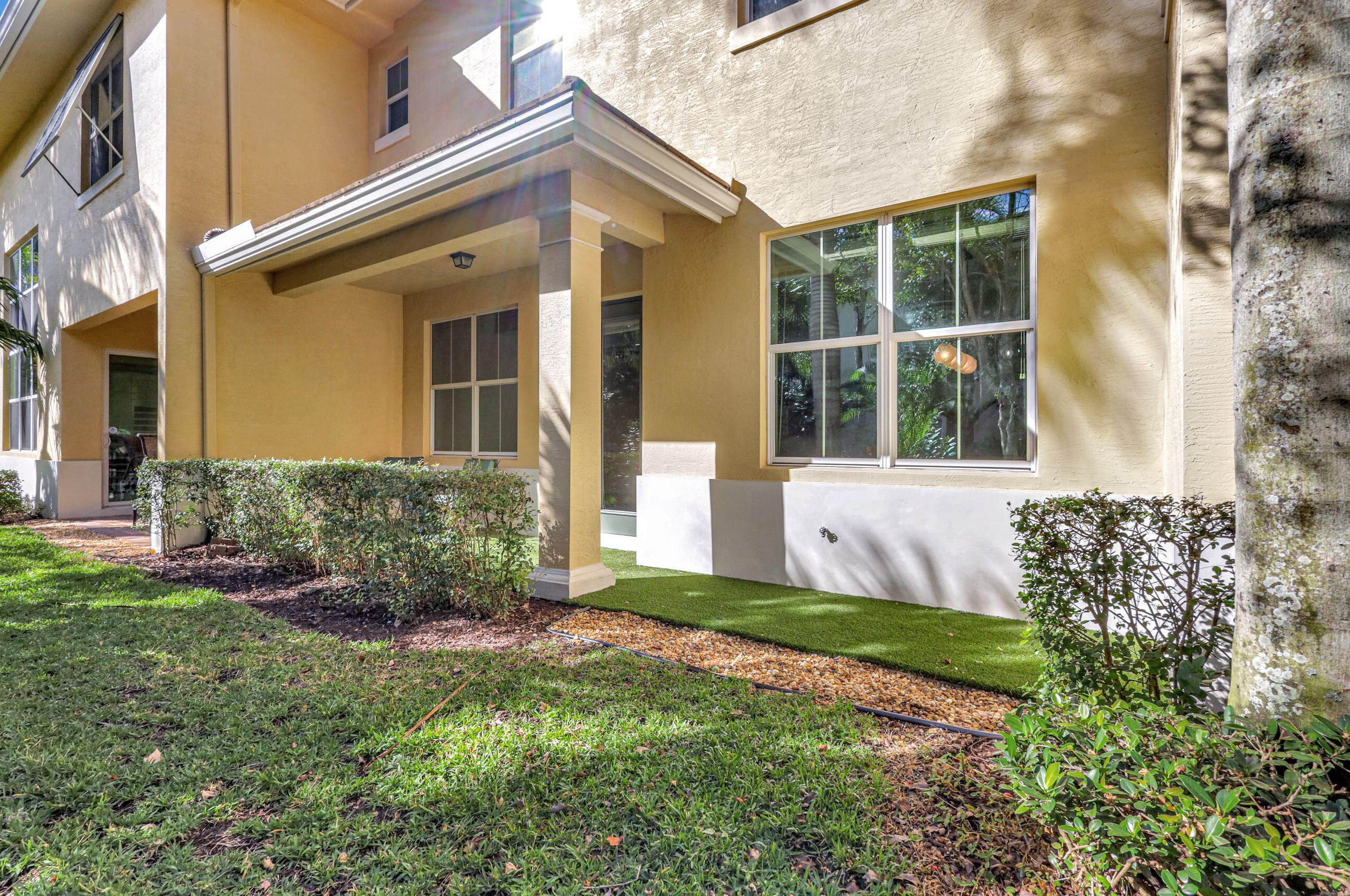 4036 Kingston Ln, West Palm Beach FL  33418-3425 exterior