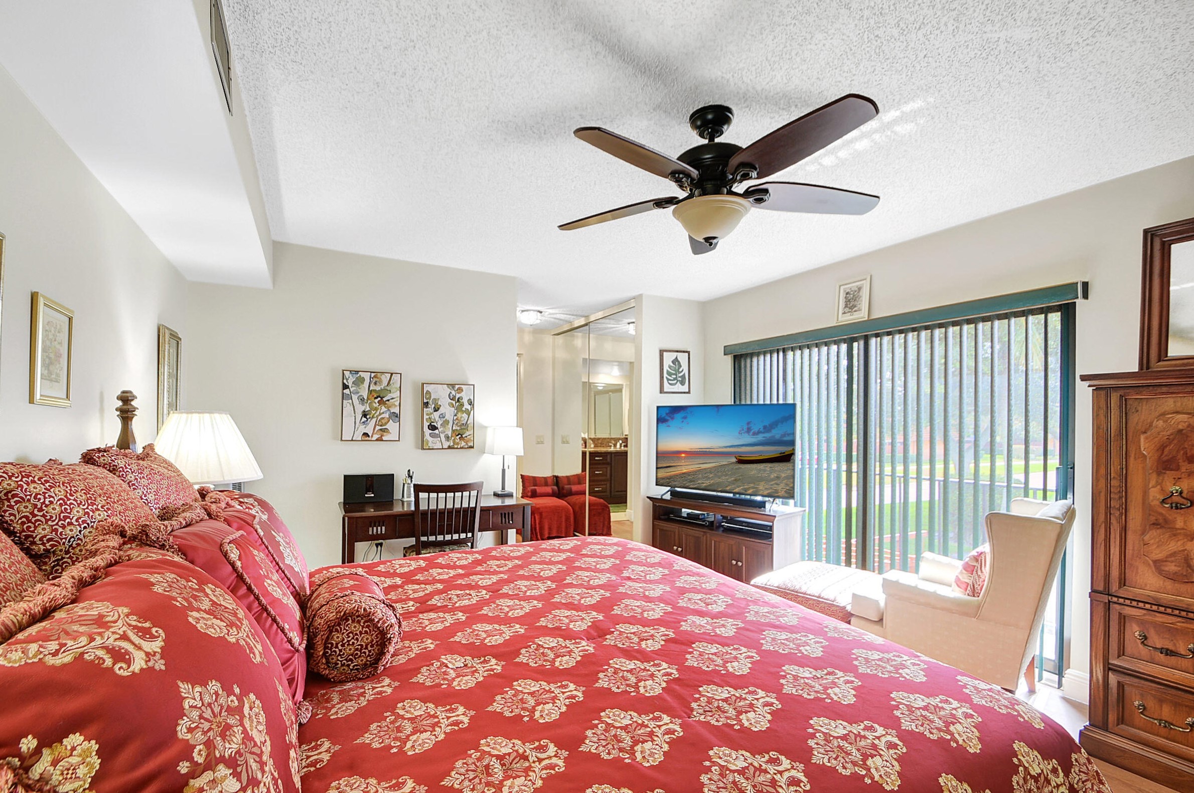 2402 24th Ln, Lake Worth FL  33463-3570 exterior