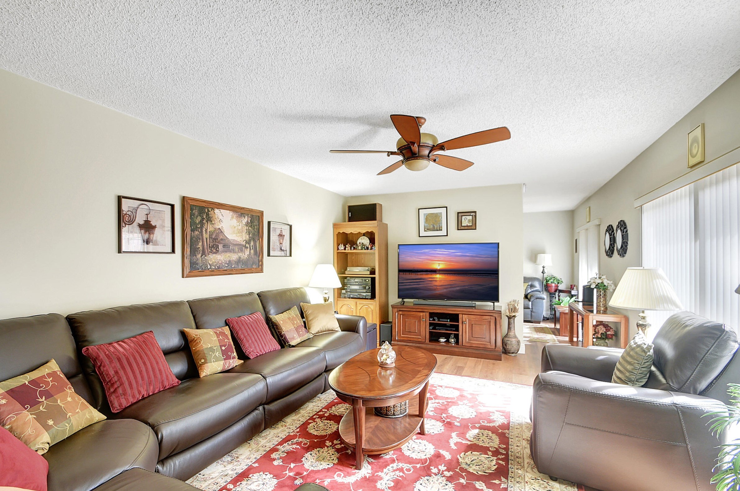 2402 24th Ln, Lake Worth FL  33463-3570 exterior