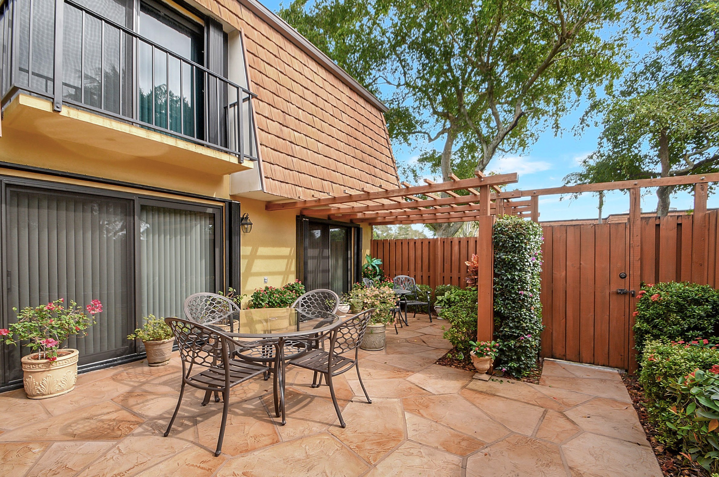 2402 24th Ln, Lake Worth FL  33463-3570 exterior