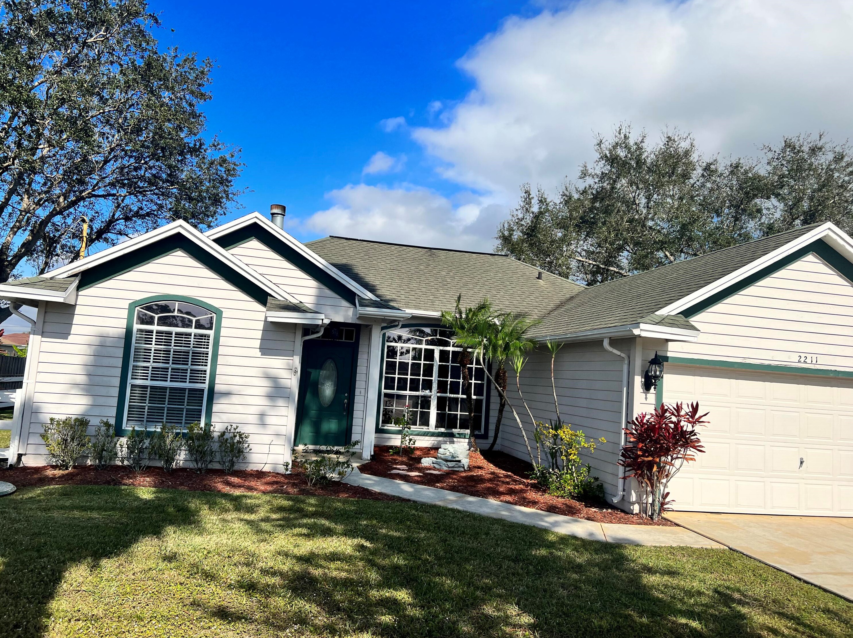 2211 Almansa Ave, Fort Pierce FL  34953-5782 exterior