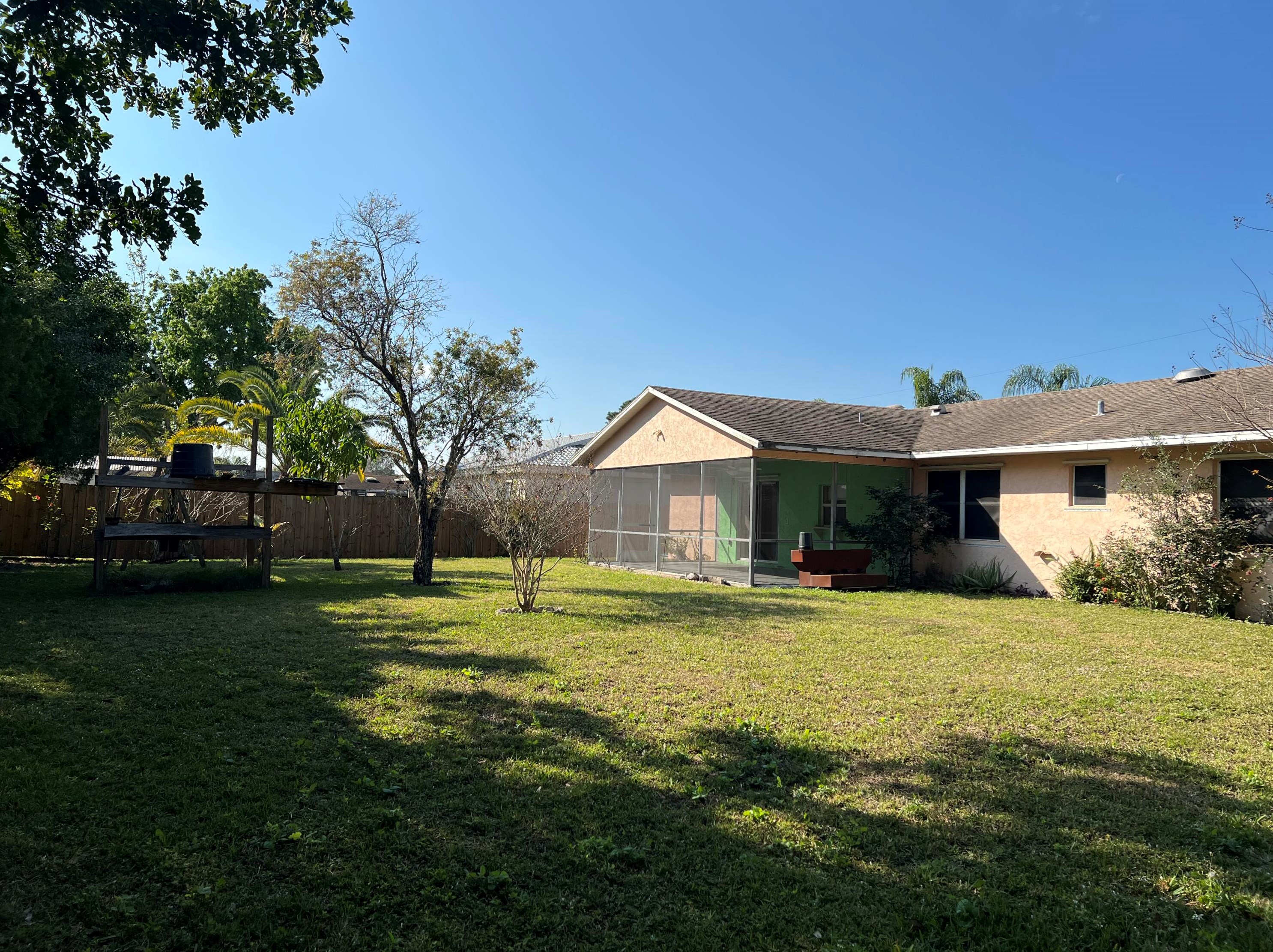 1107 Addie St, Fort Pierce FL  34983-2401 exterior