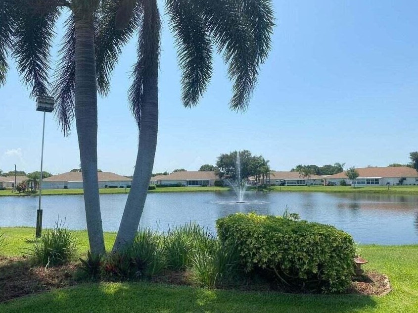 1013 Pheasant Run Dr, Fort Pierce FL 34982-6782 exterior