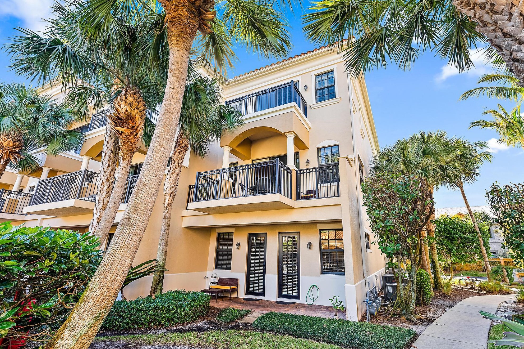 501 Del Sol Cir, Jupiter FL  33469-2225 exterior