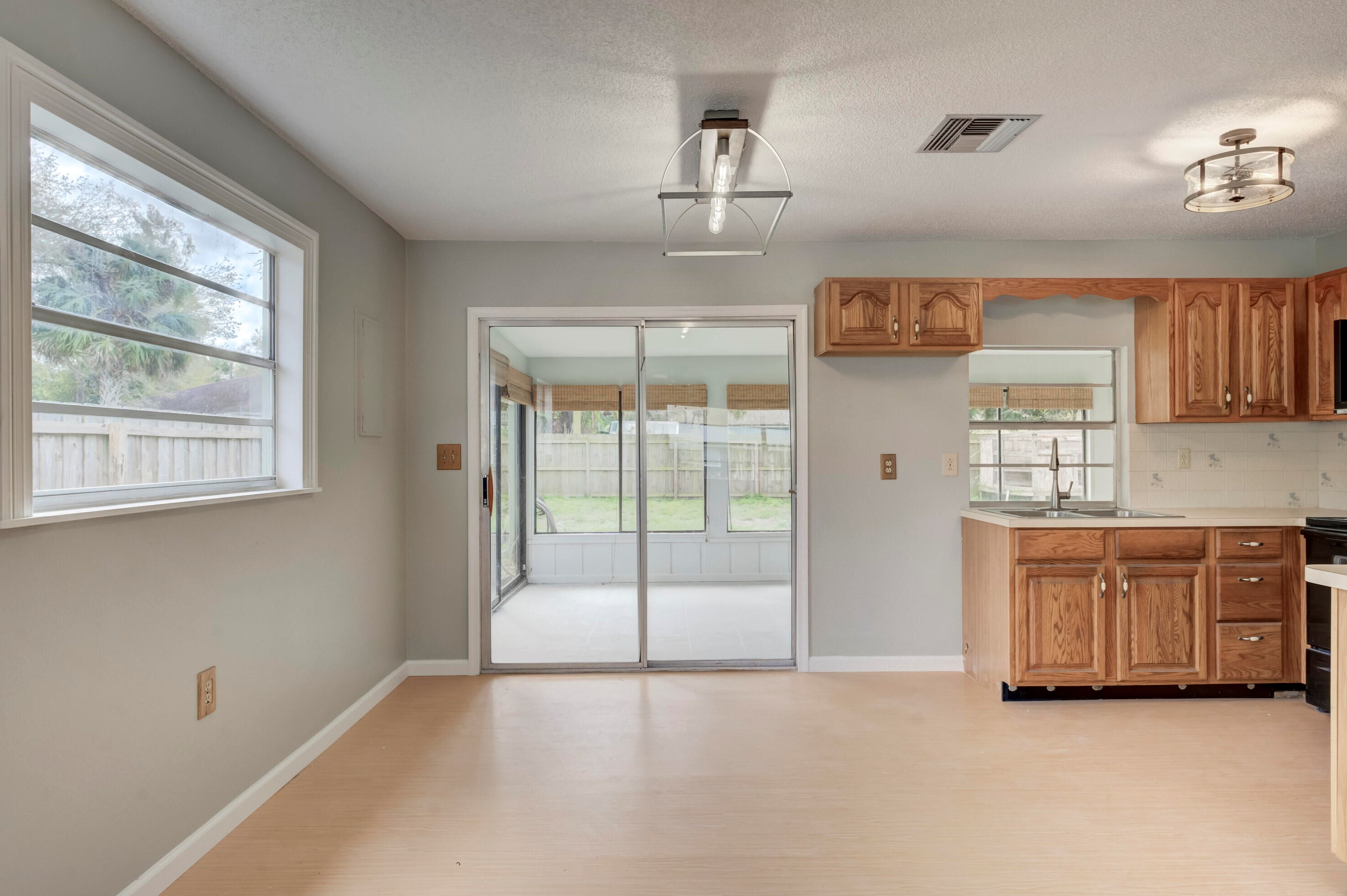 3125 2nd Pl, Vero Beach FL  32968-2010 exterior