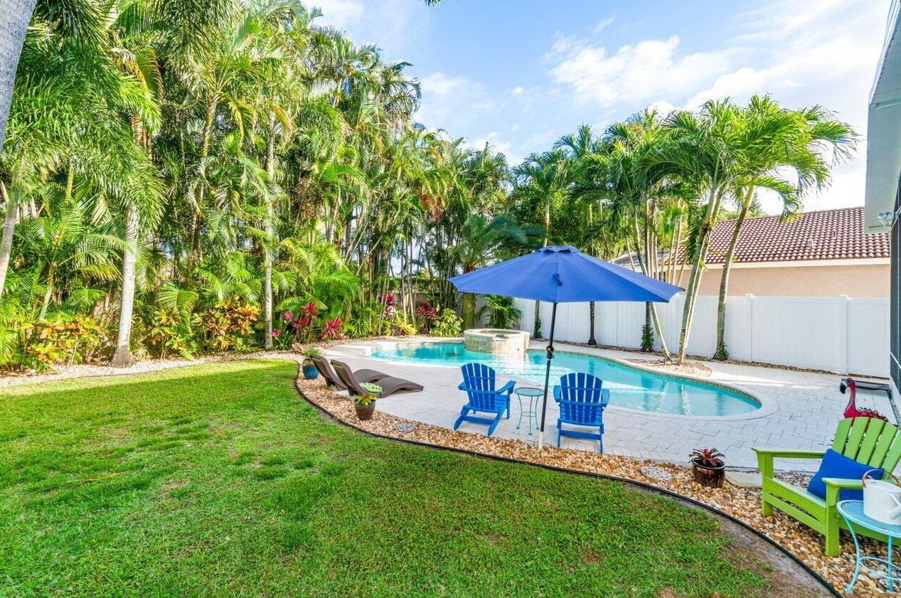 5105 Prairie Dunes Village Cir, Lake Worth FL  33463-8217 exterior