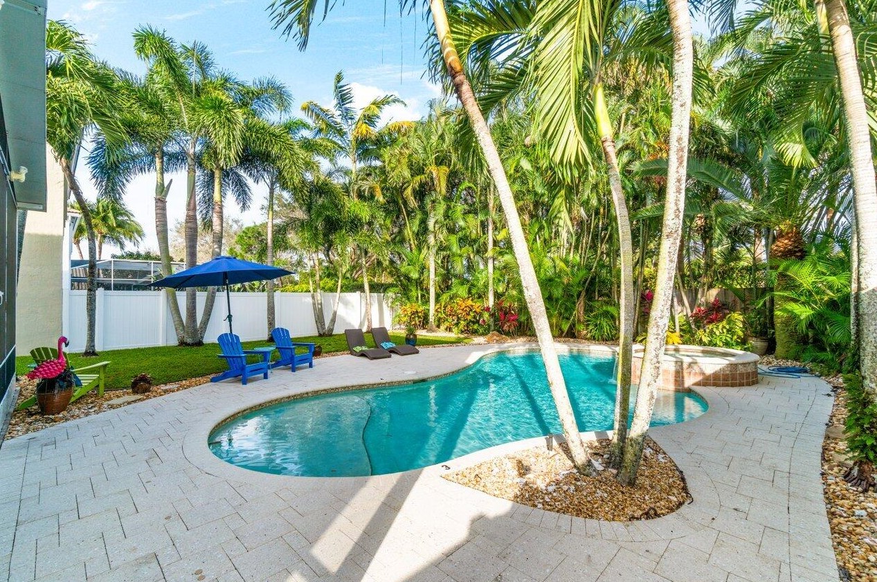 5105 Prairie Dunes Village Cir, Lake Worth FL  33463-8217 exterior