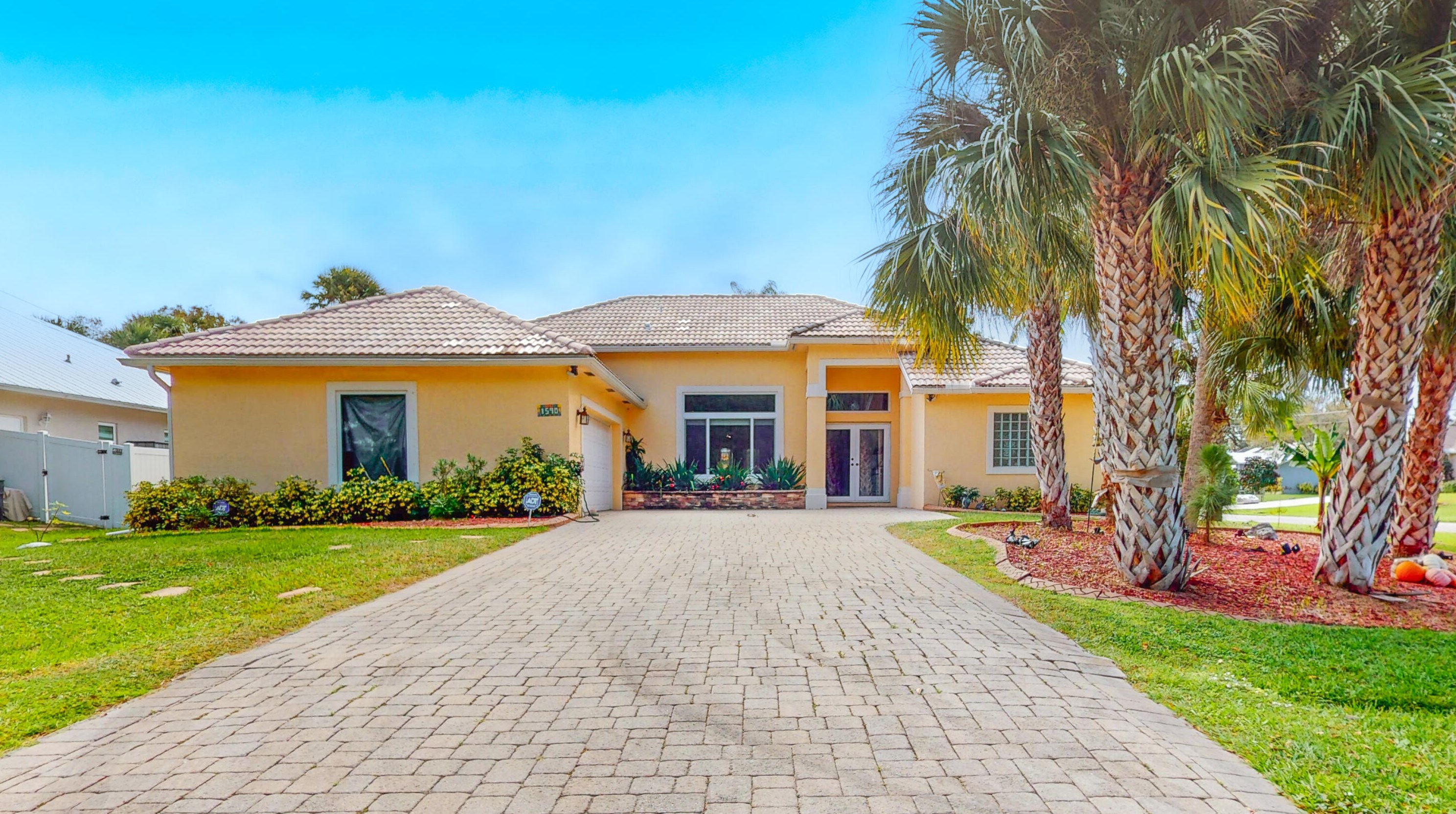 1590 Underwood Ave, Fort Pierce FL  34953-2586 exterior