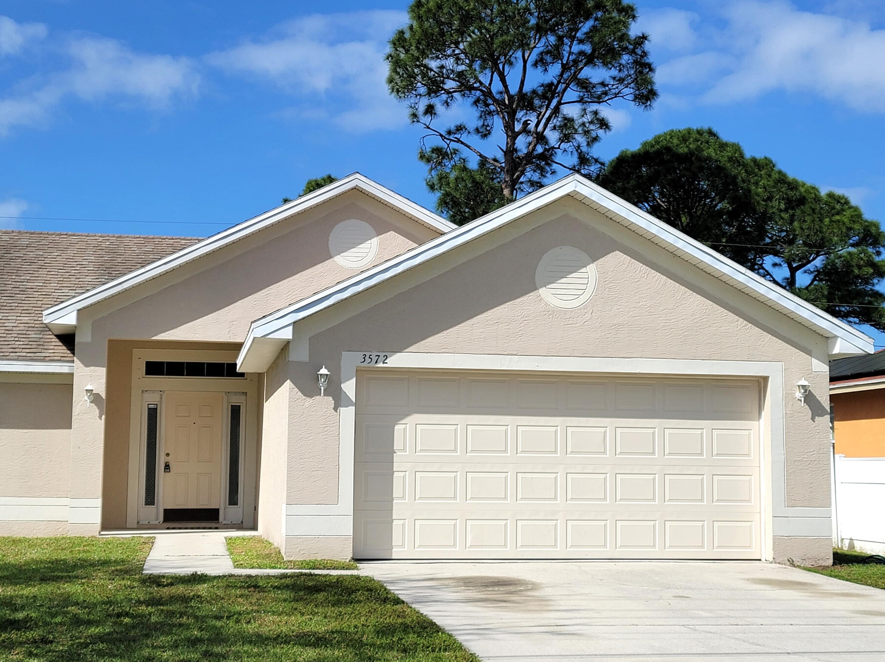 3572 Savona Blvd, Fort Pierce FL  34953-4933 exterior