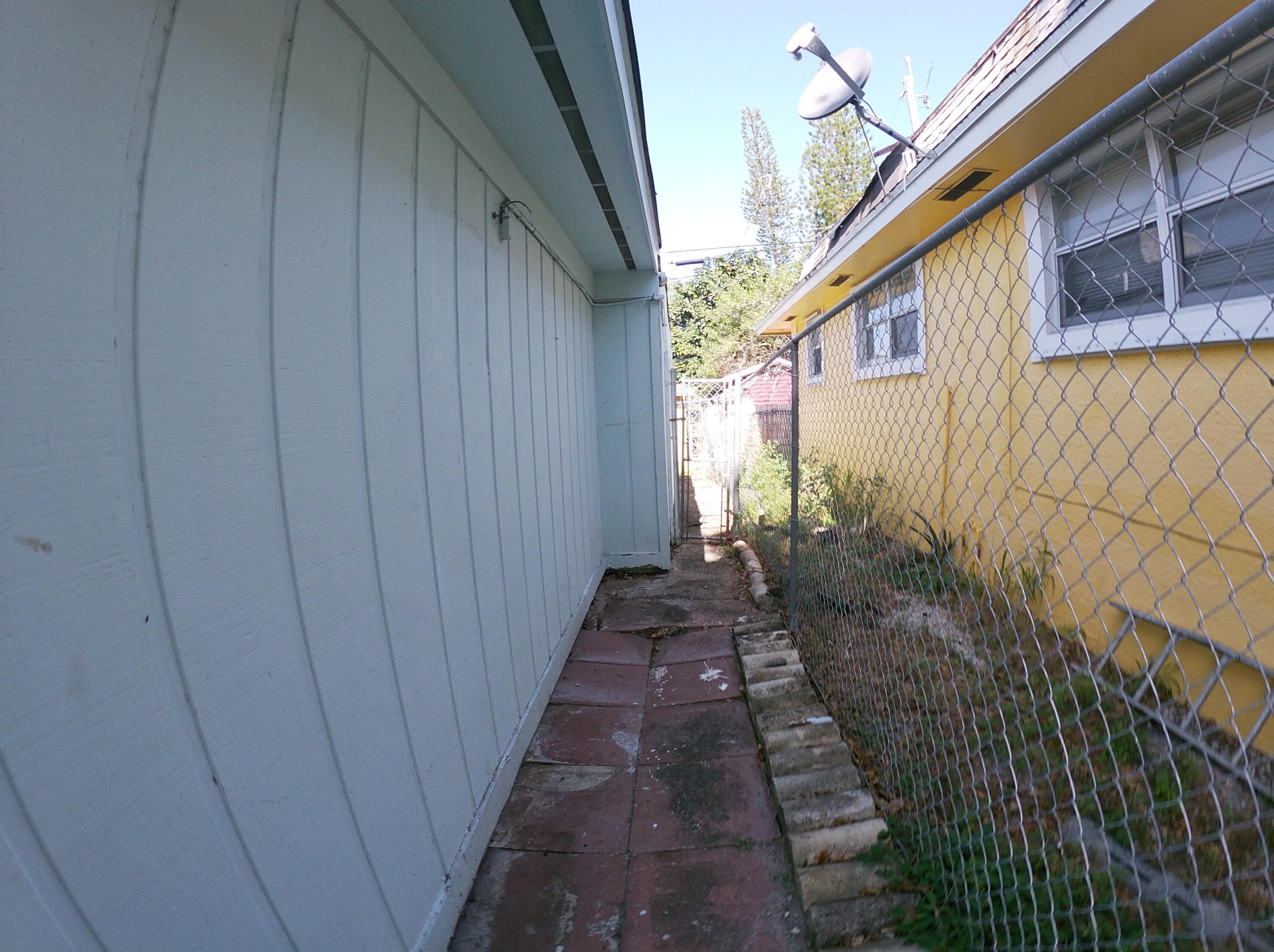 1720 Lavue Ave, Lake Worth FL  33460-2410 exterior