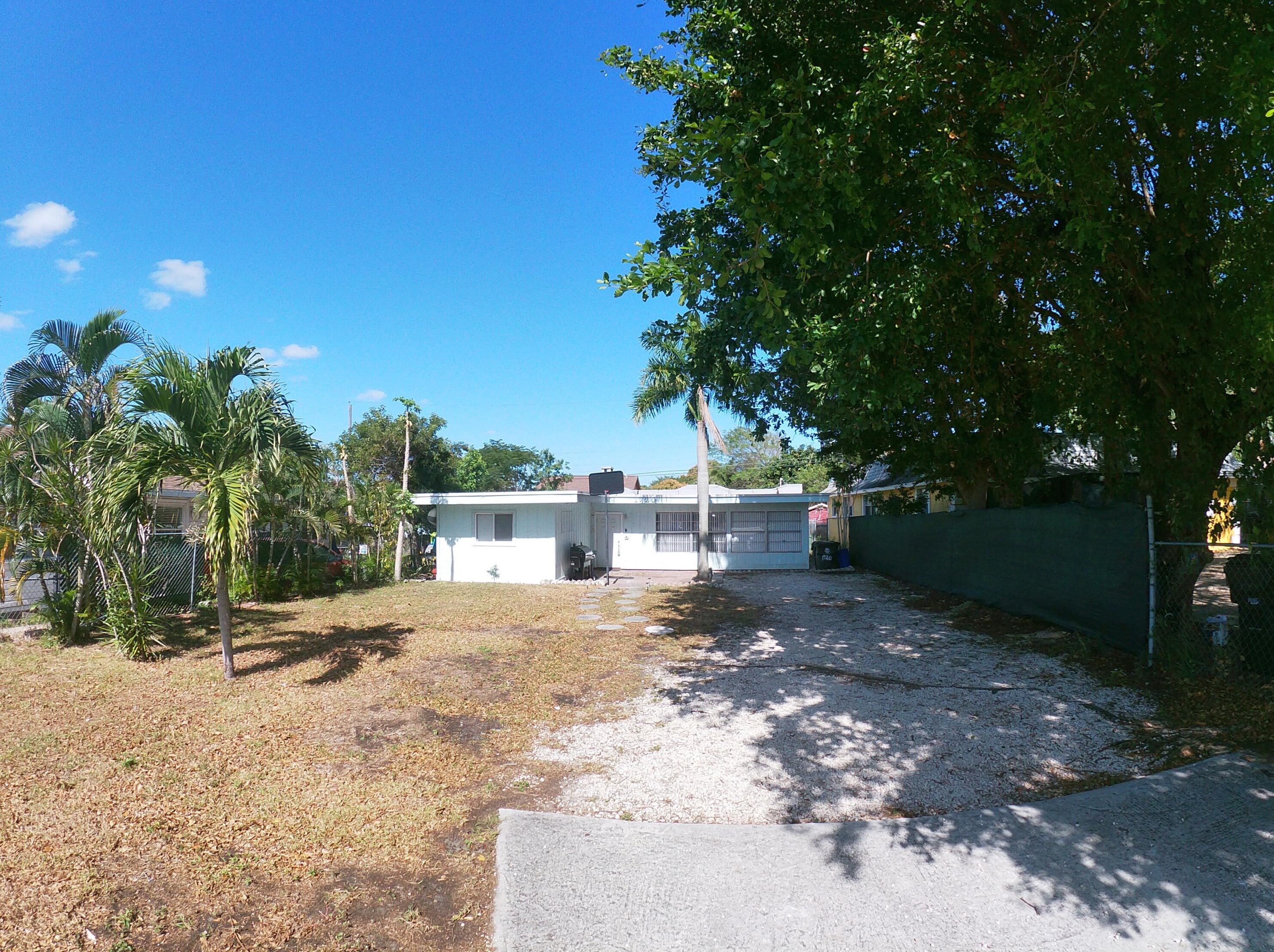 1720 Lavue Ave, Lake Worth FL  33460-2410 exterior