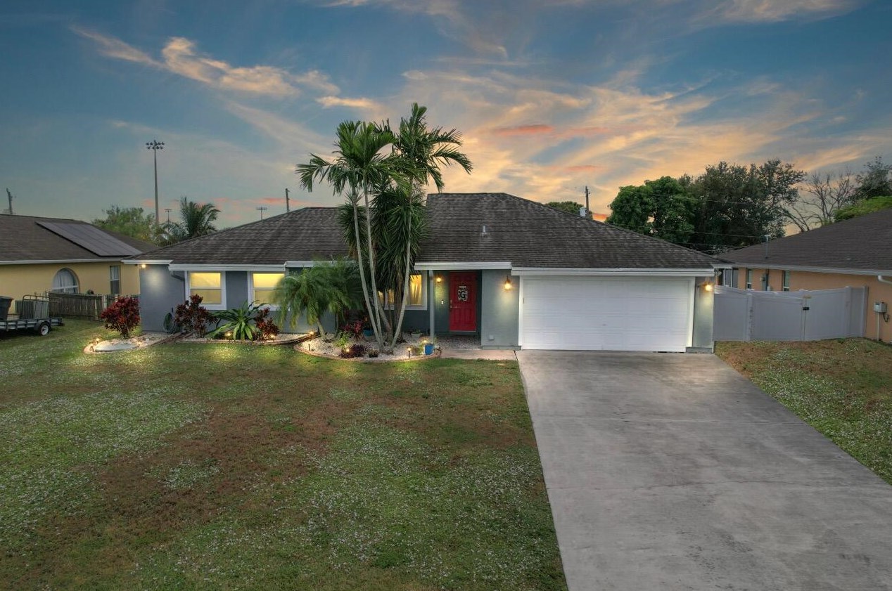 762 Dolores Ave, Fort Pierce FL  34983-1812 exterior