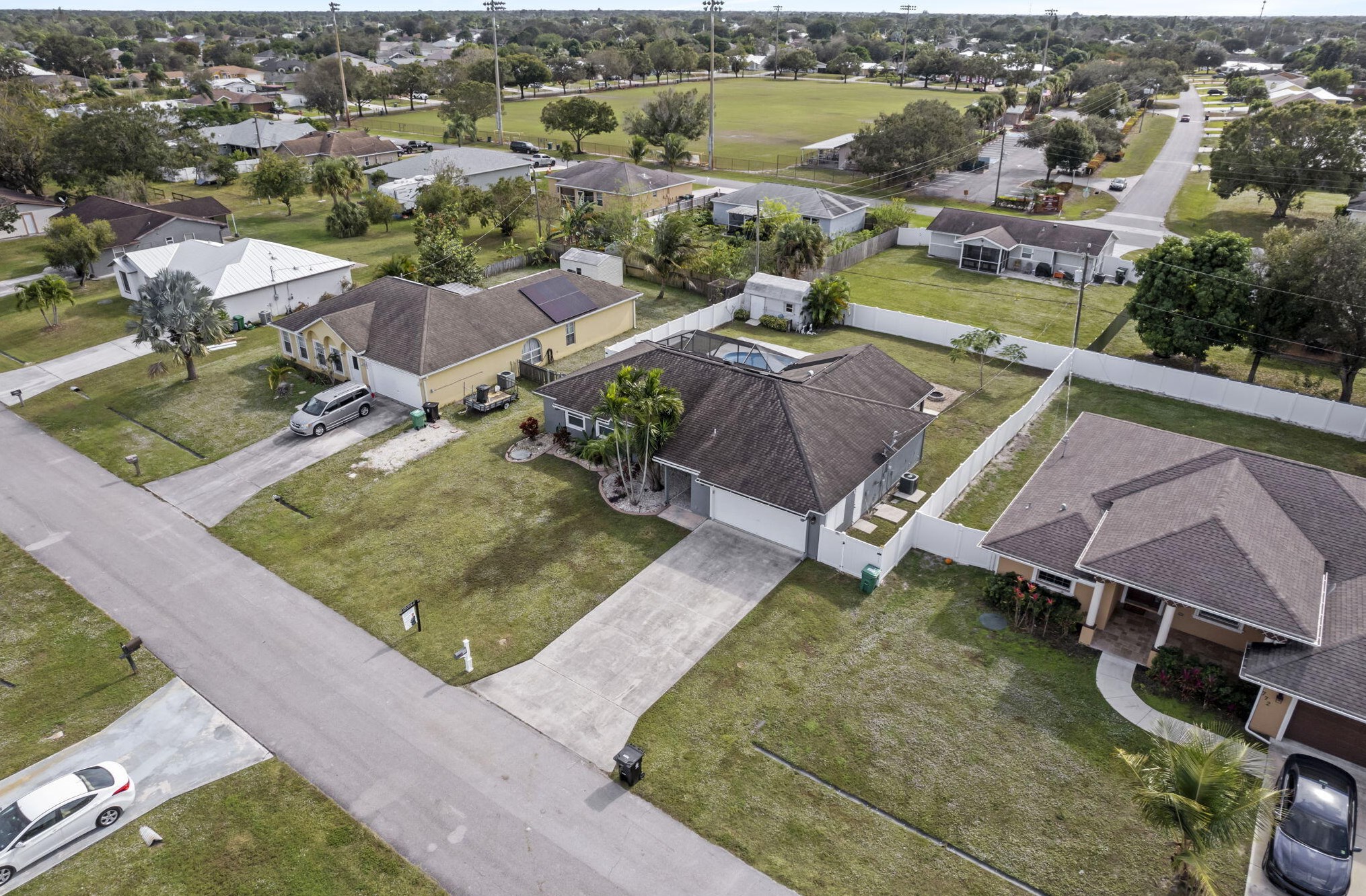 762 Dolores Ave, Fort Pierce FL  34983-1812 exterior