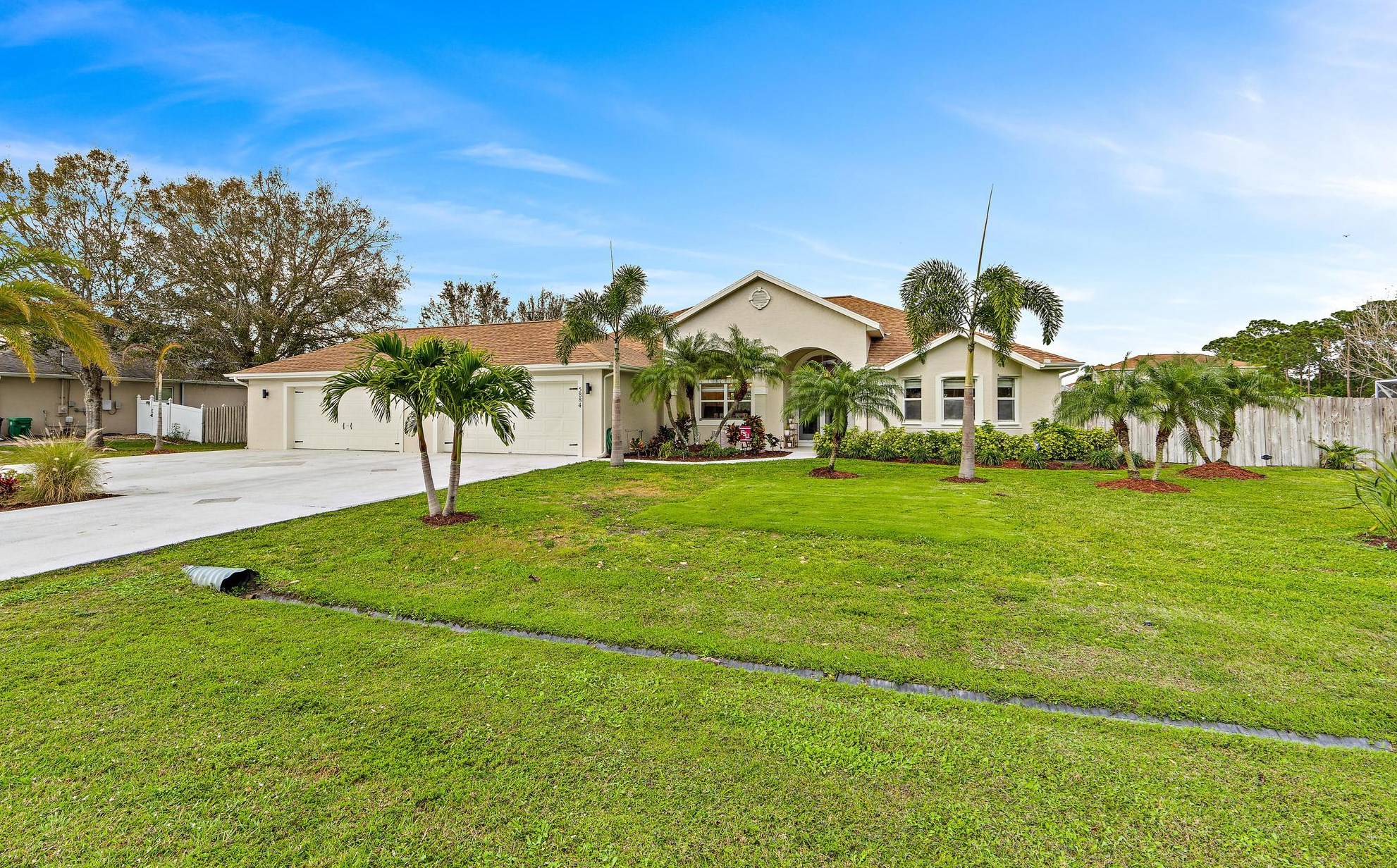 5884 Carovel Ave, Fort Pierce FL  34986-3801 exterior